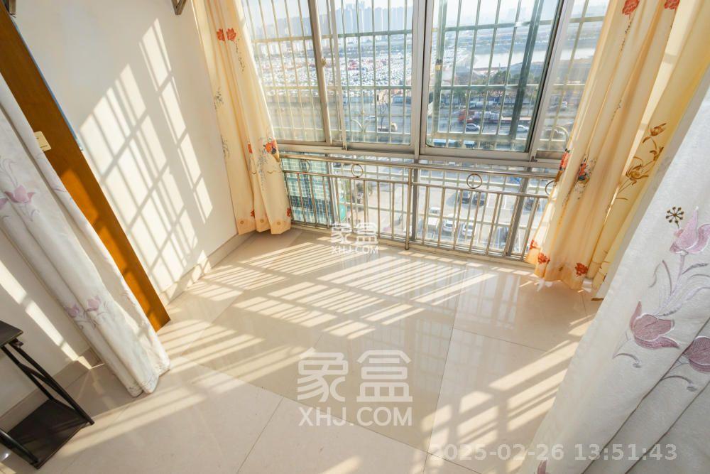 湘绣城  1室2厅1卫   1300.00元/月室内图