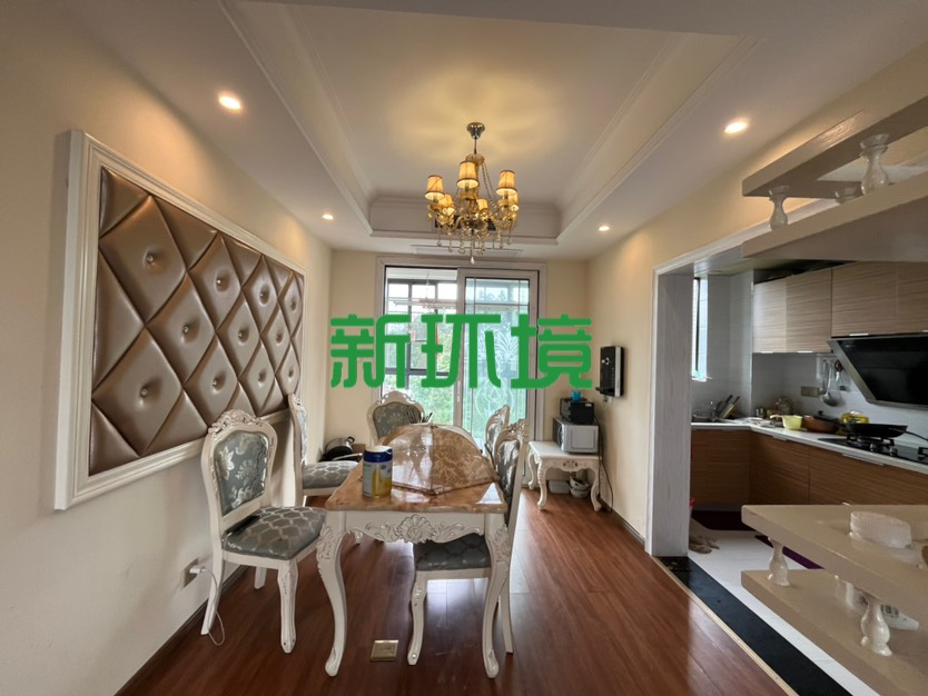 栗源小区  5室2厅2卫   145.00万客厅