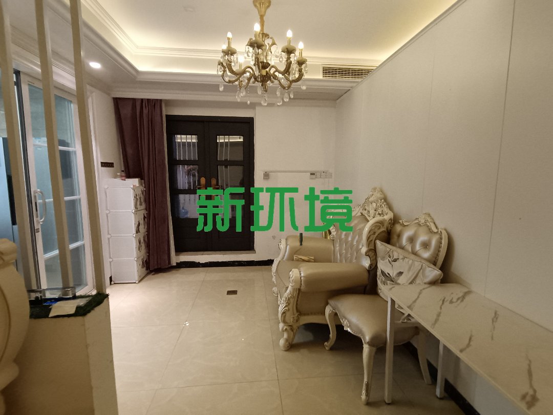 东方明珠  3室2厅2卫   60.80万客厅