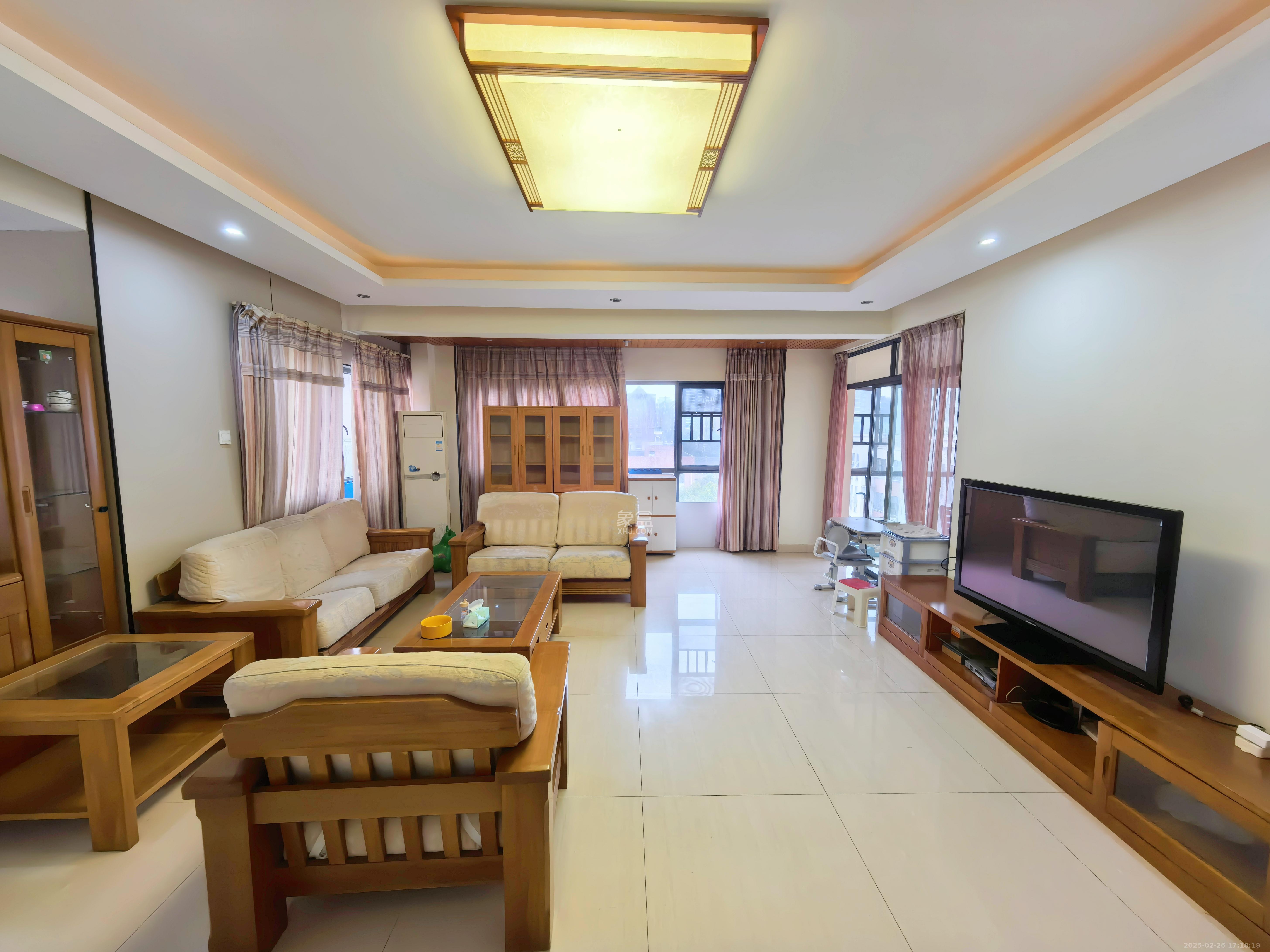 中城丽景香山园  4室2厅2卫   3900.00元/月室内图