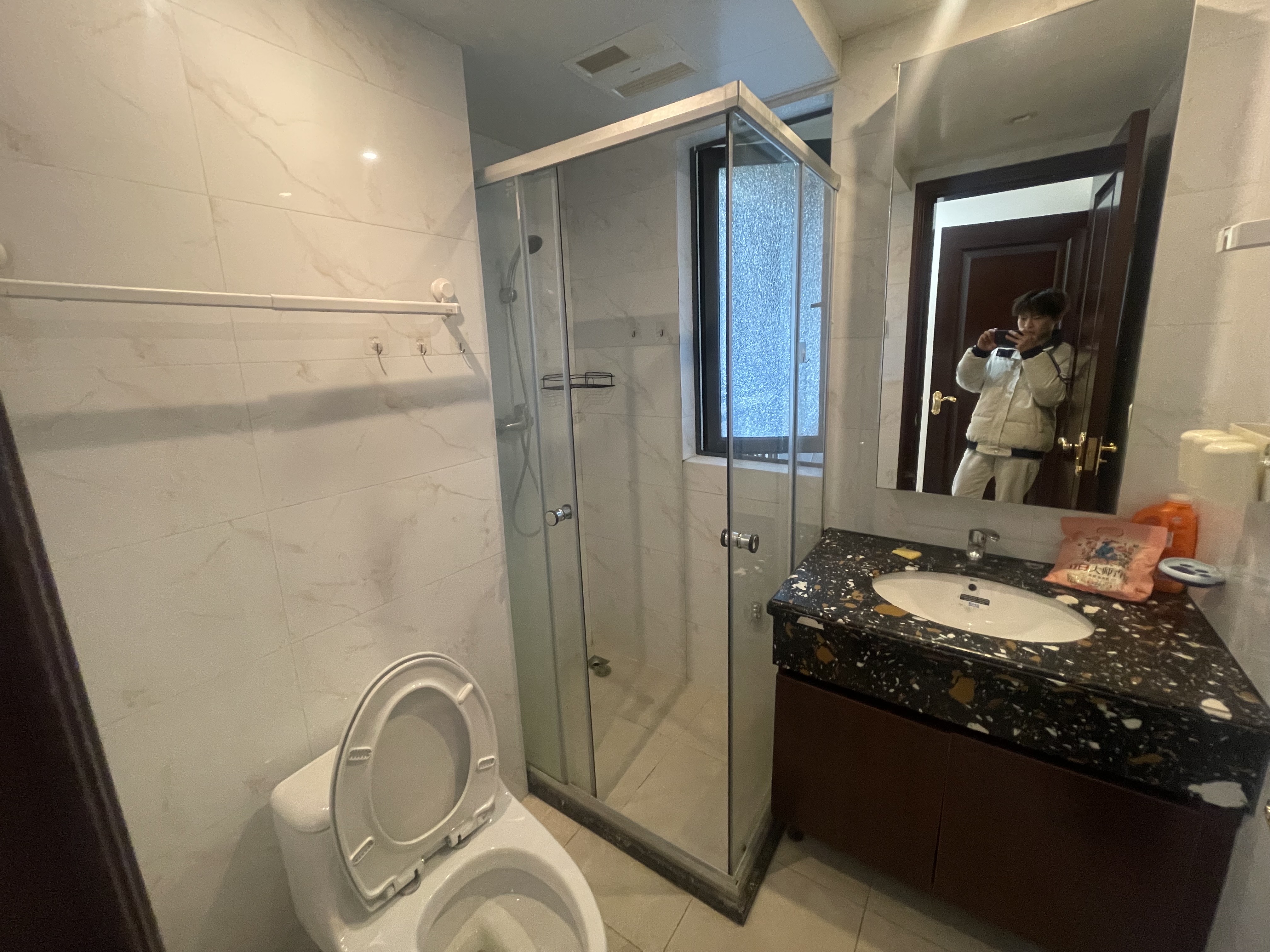 恒大华府  3室2厅2卫   2000.00元/月室内图