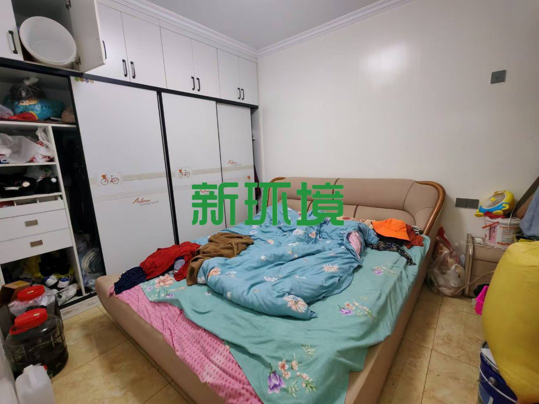 龙源华城  3室2厅2卫   69.80万客厅