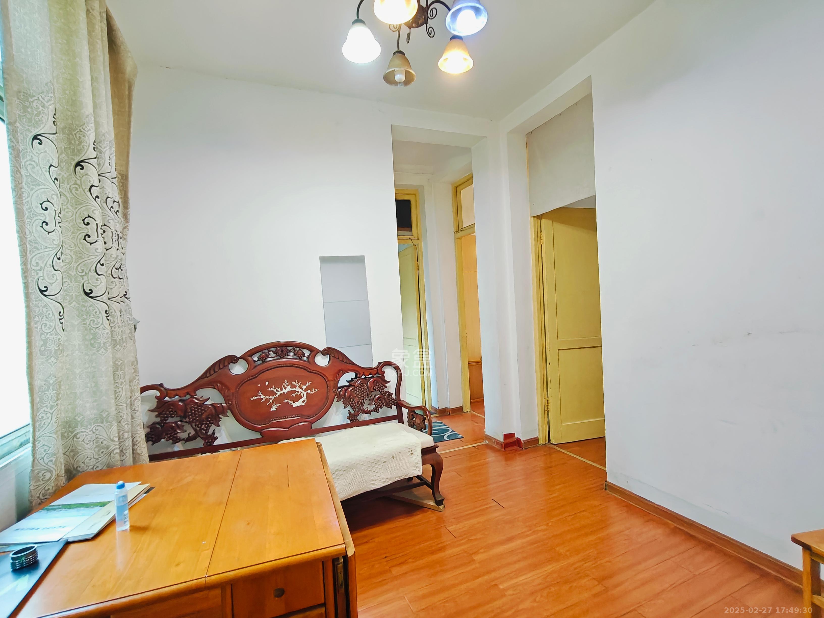 省科技厅机关二院  2室1厅1卫    1800.0元/月 省科技厅机关二院  2室1厅1卫    1800.0元/月室内图