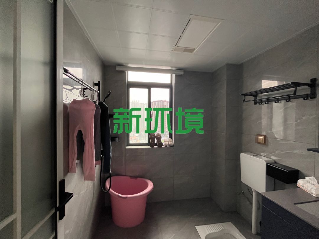 丽景天下  4室2厅2卫   88.00万客厅