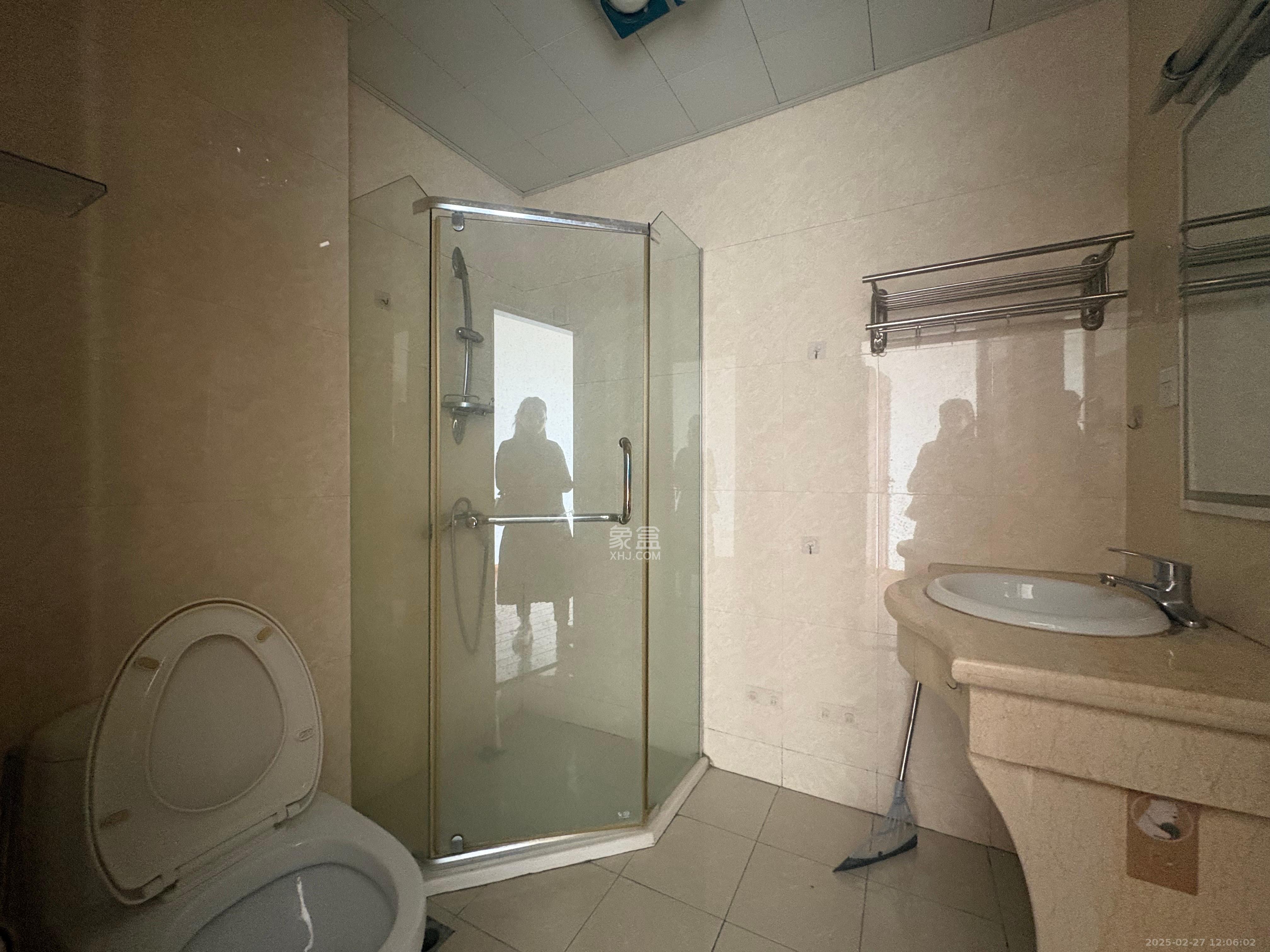 96301部队小区 4室2厅2卫 2600.0元/月 96301部队小区 4室2厅2卫 2600.0元/月室内图