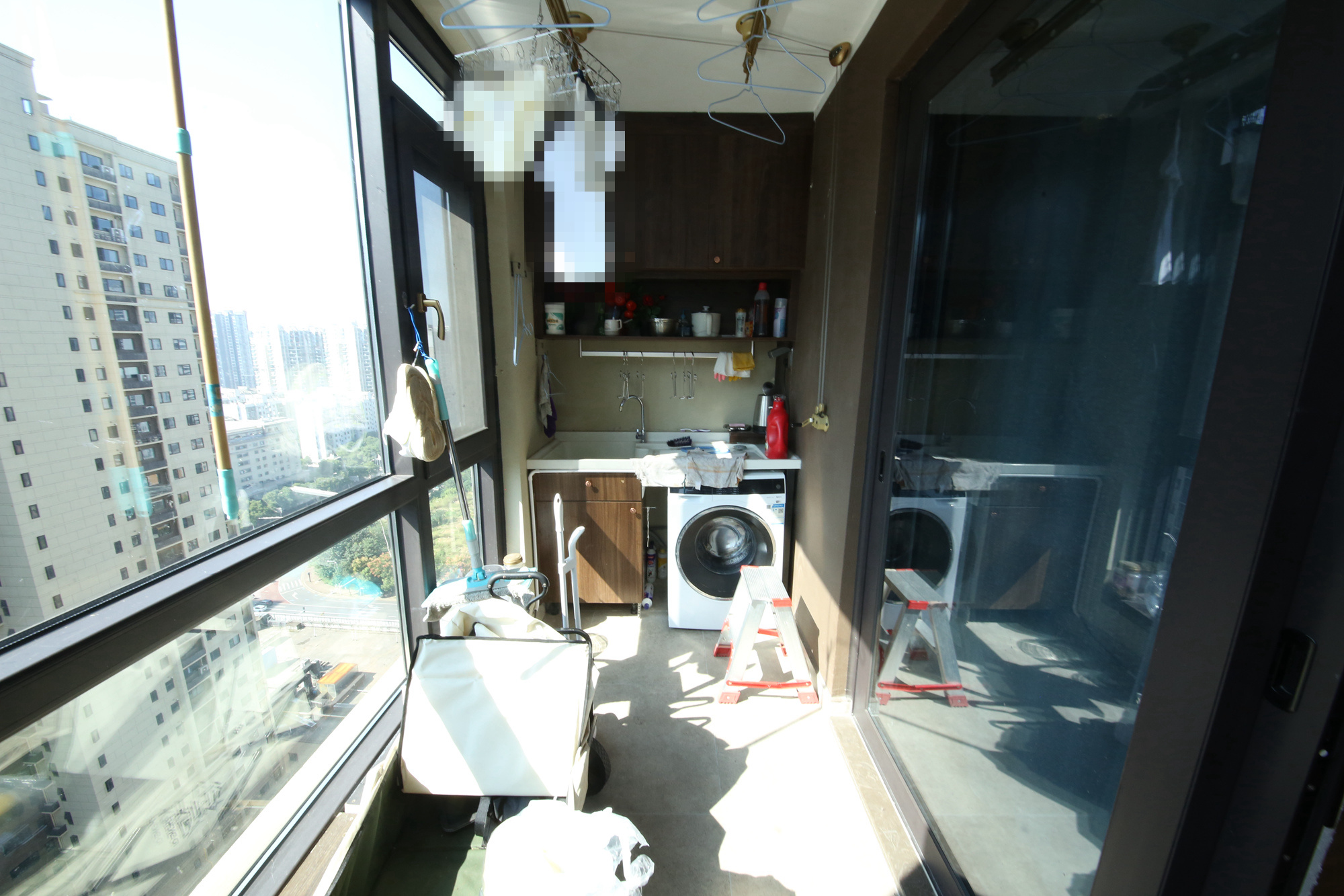万科金域蓝湾  3室2厅2卫   140.00万阳台
