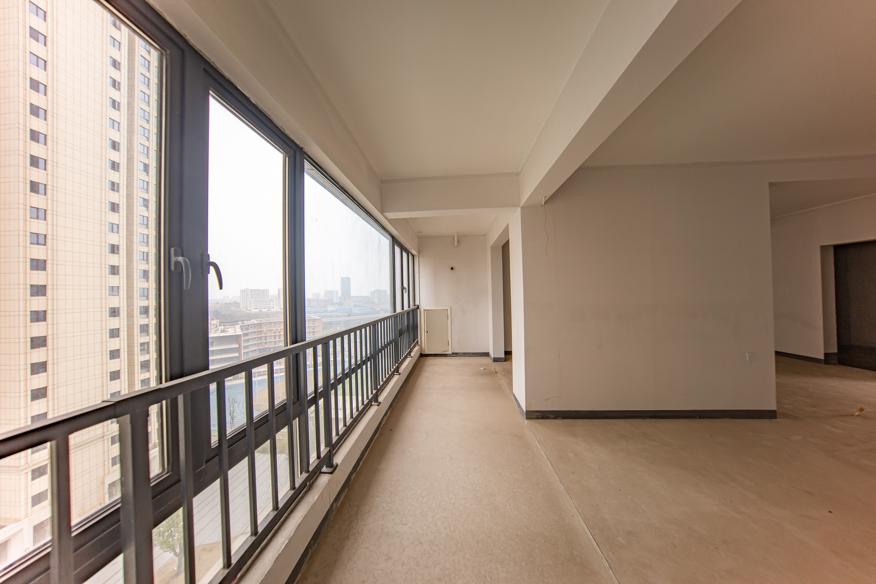 建投象山国际  4室2厅2卫   179.00万阳台