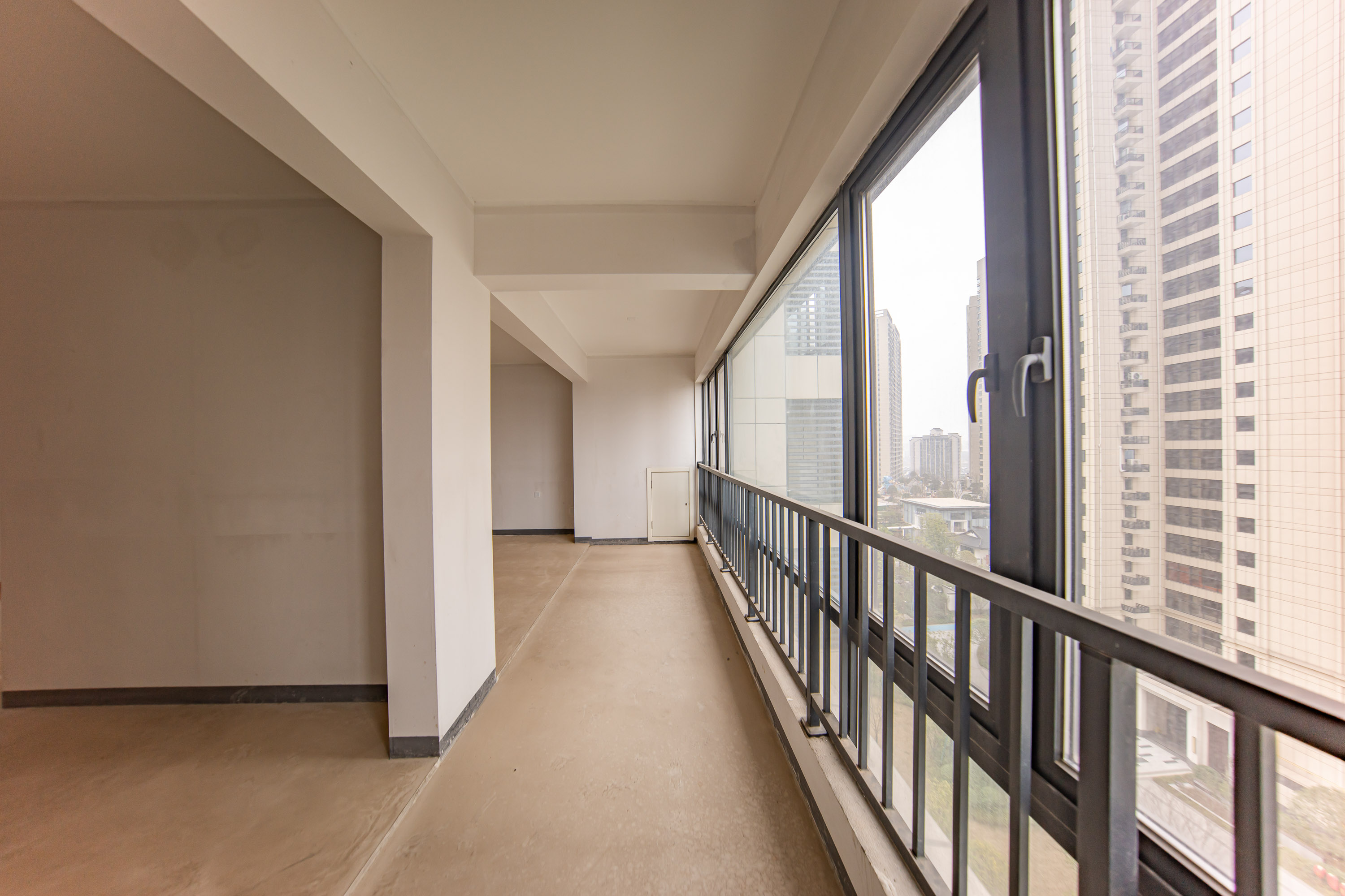建投象山国际  4室2厅2卫   179.00万阳台