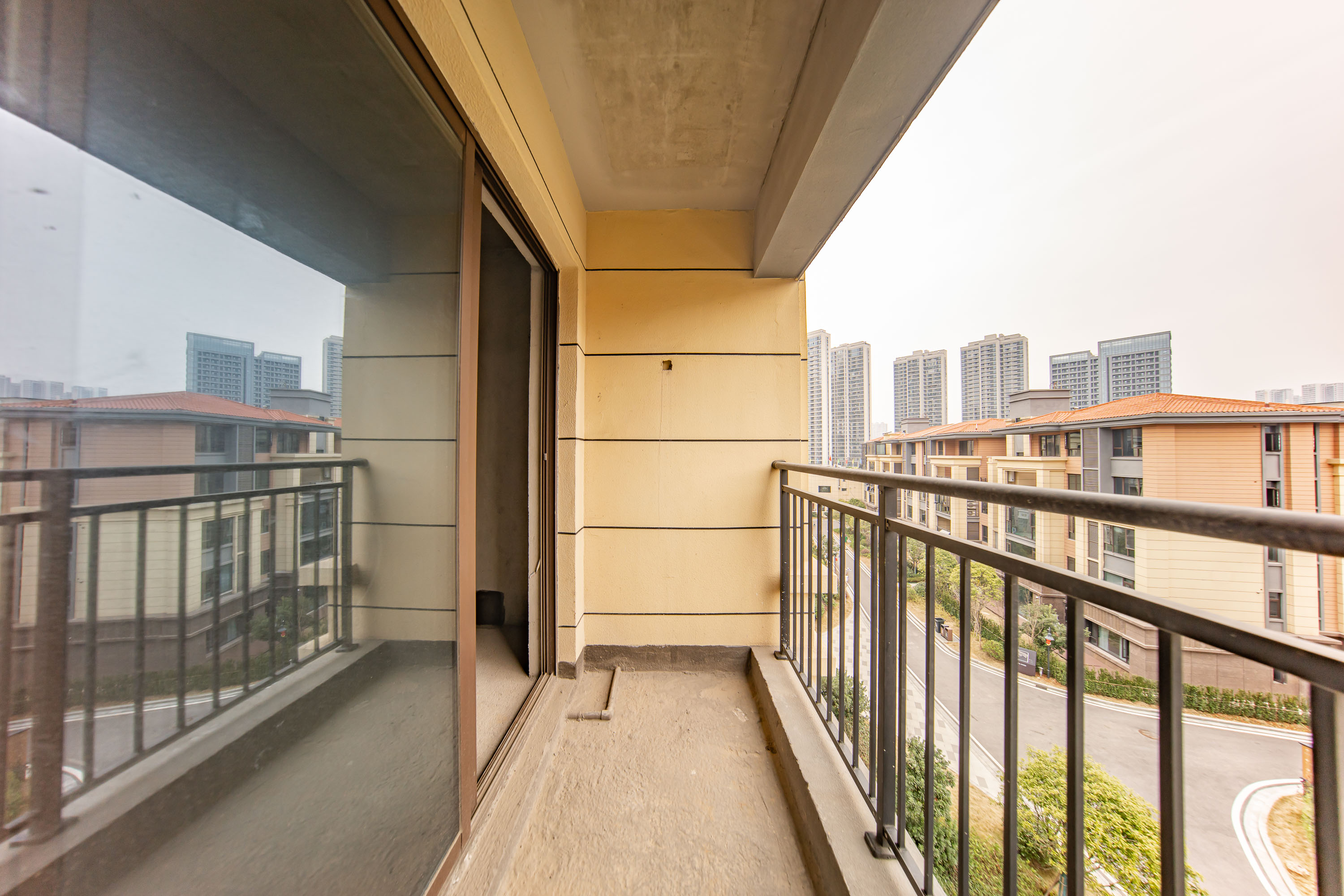 江山帝景雅墅(普罗旺斯) 5室2厅4卫 268.0万 江山帝景雅墅(普罗旺斯) 5室2厅4卫 268.0万阳台