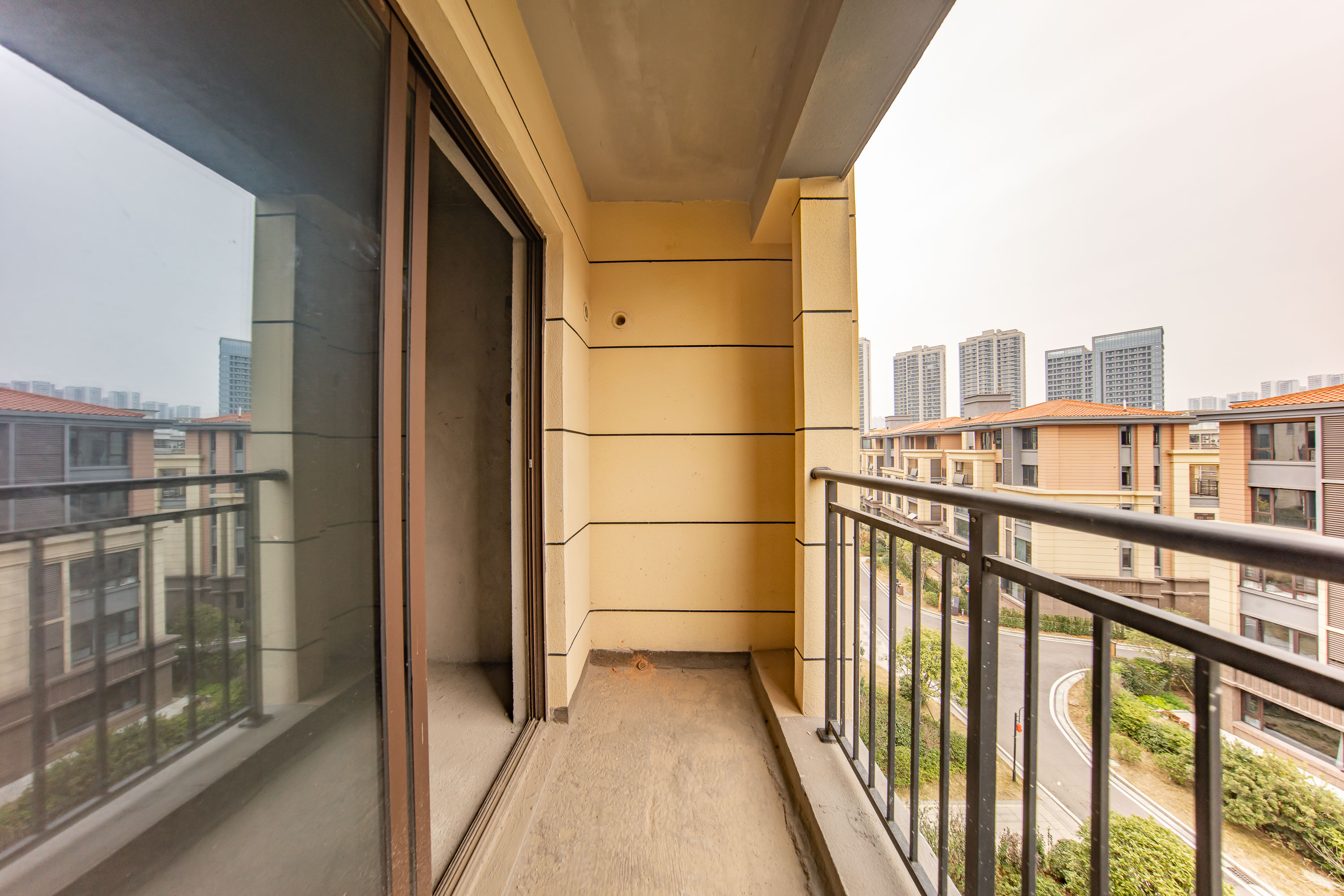 江山帝景雅墅(普罗旺斯) 5室2厅4卫 268.0万 江山帝景雅墅(普罗旺斯) 5室2厅4卫 268.0万阳台