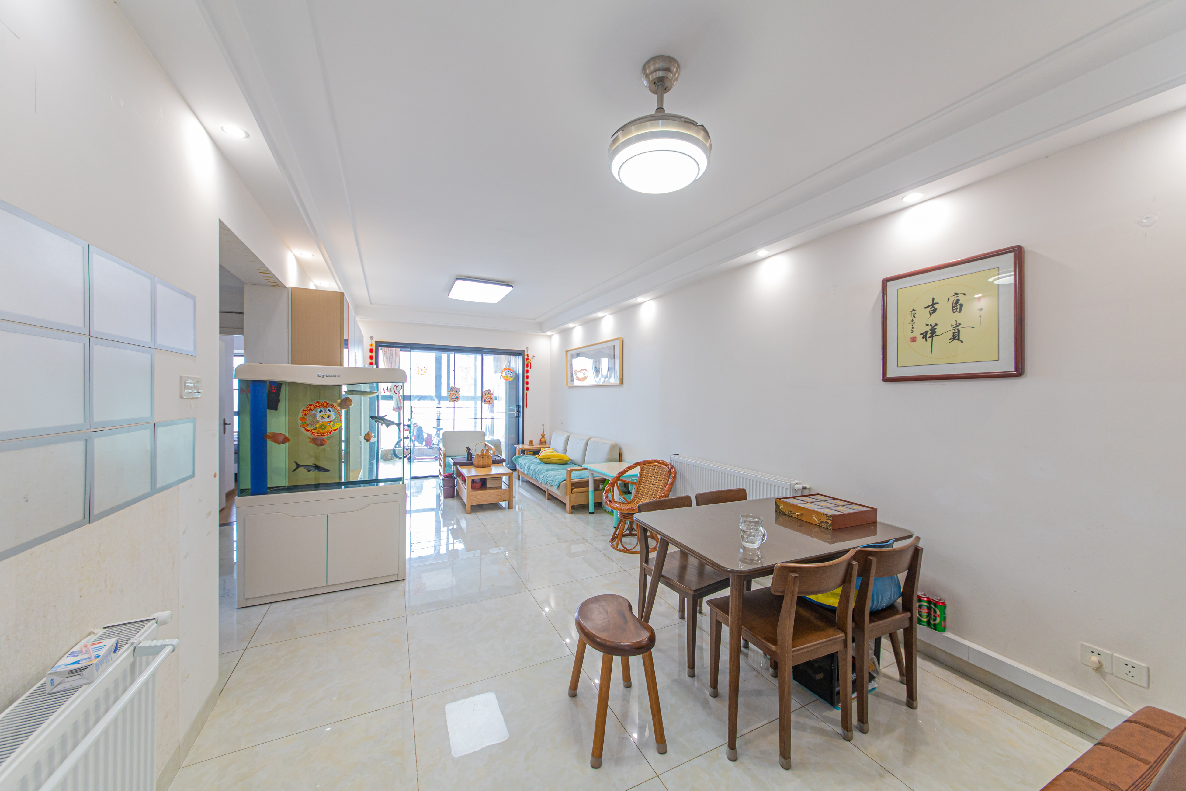 九峰远见 3室2厅1卫 112.0万 九峰远见 3室2厅1卫 112.0万客厅