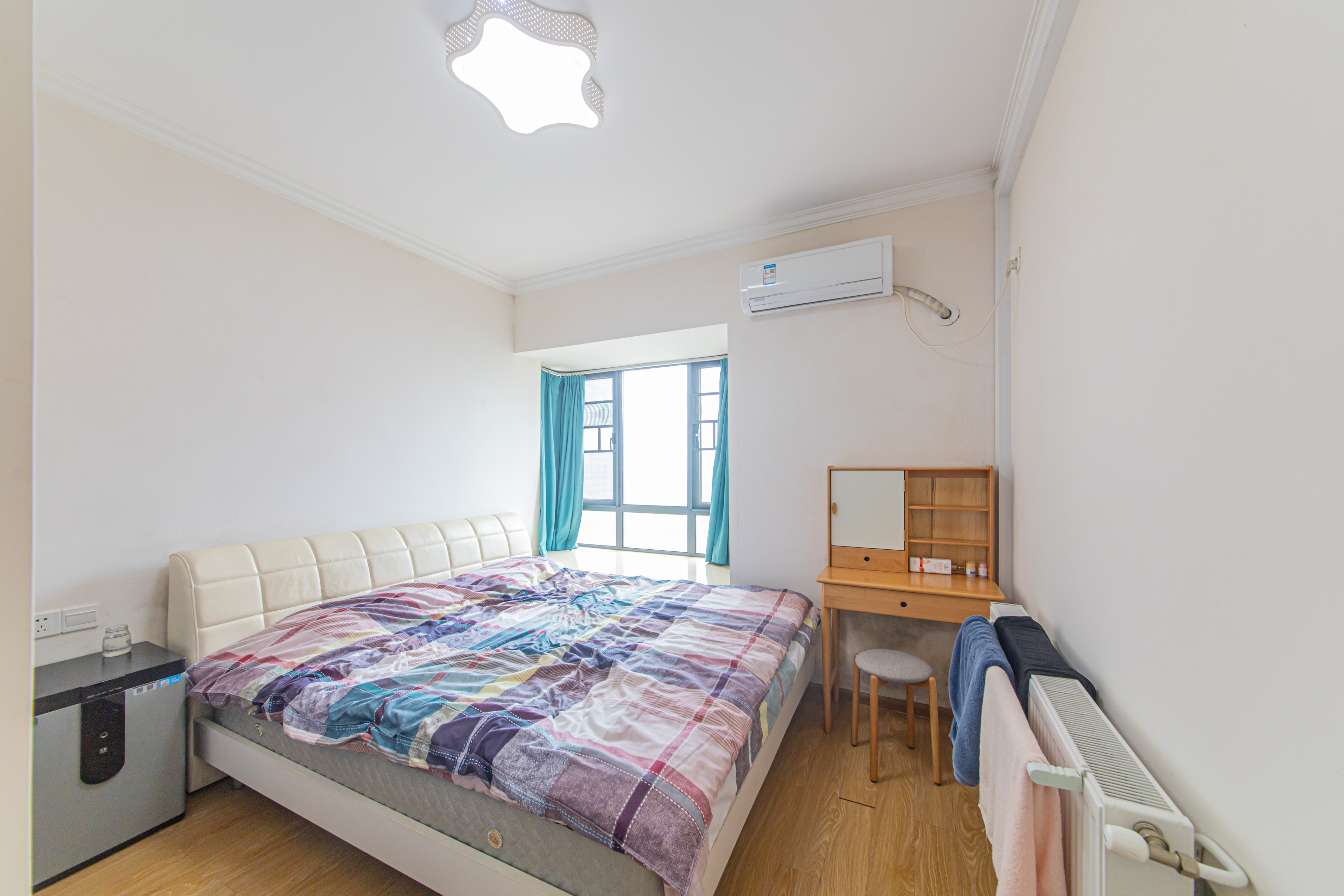 九峰远见 3室2厅1卫 112.0万 九峰远见 3室2厅1卫 112.0万卧室