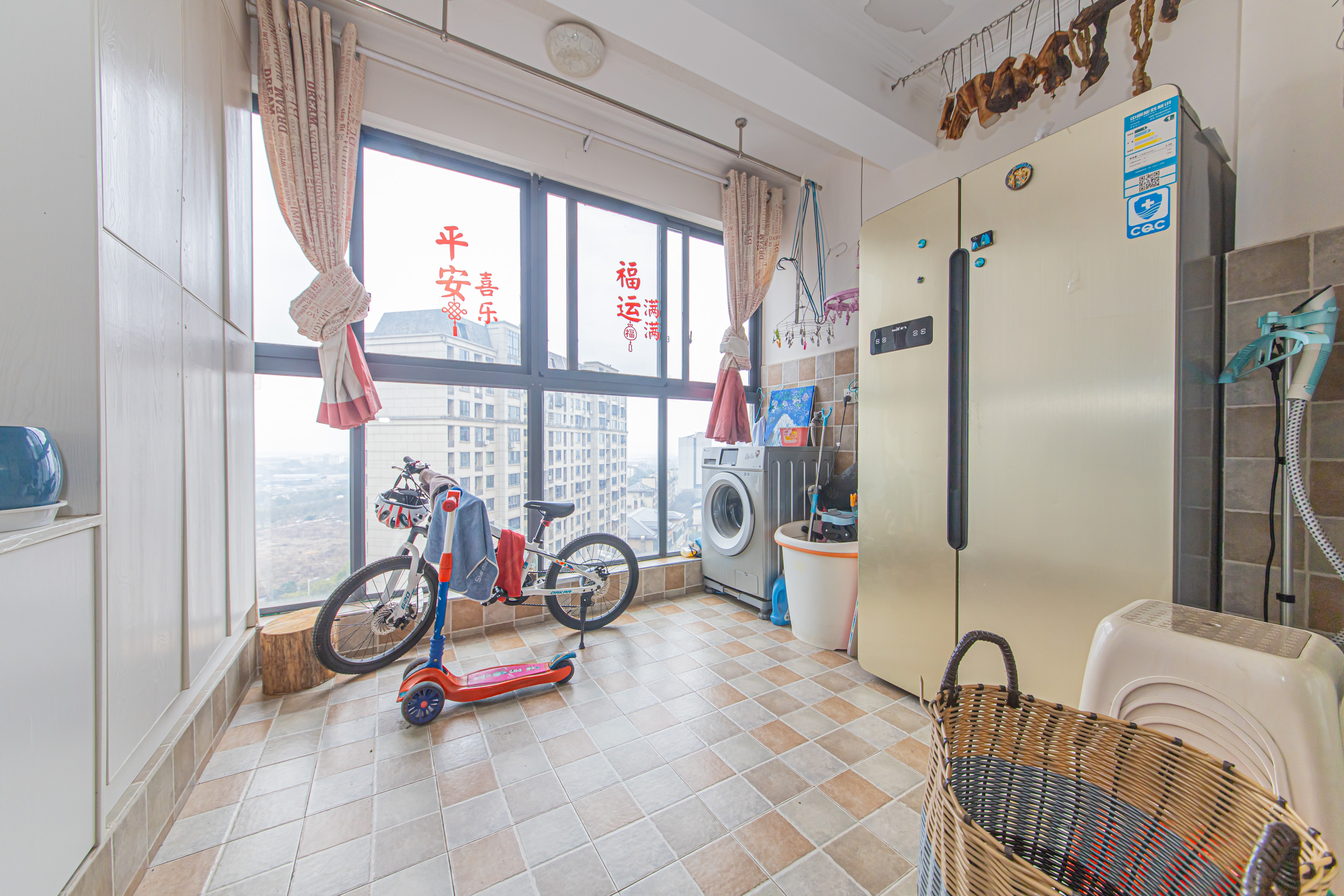 九峰远见 3室2厅1卫 112.0万 九峰远见 3室2厅1卫 112.0万阳台