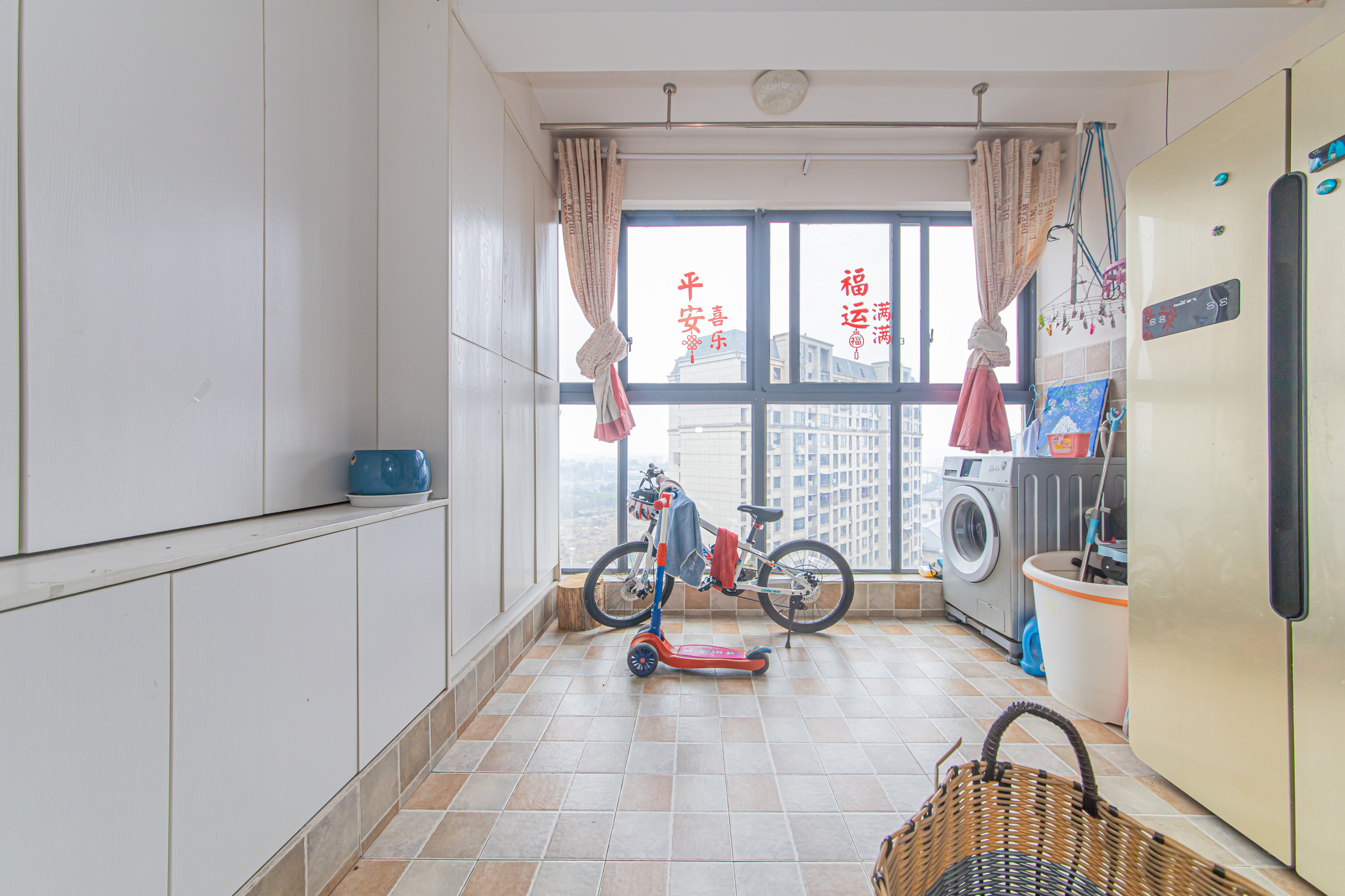 九峰远见 3室2厅1卫 112.0万 九峰远见 3室2厅1卫 112.0万阳台