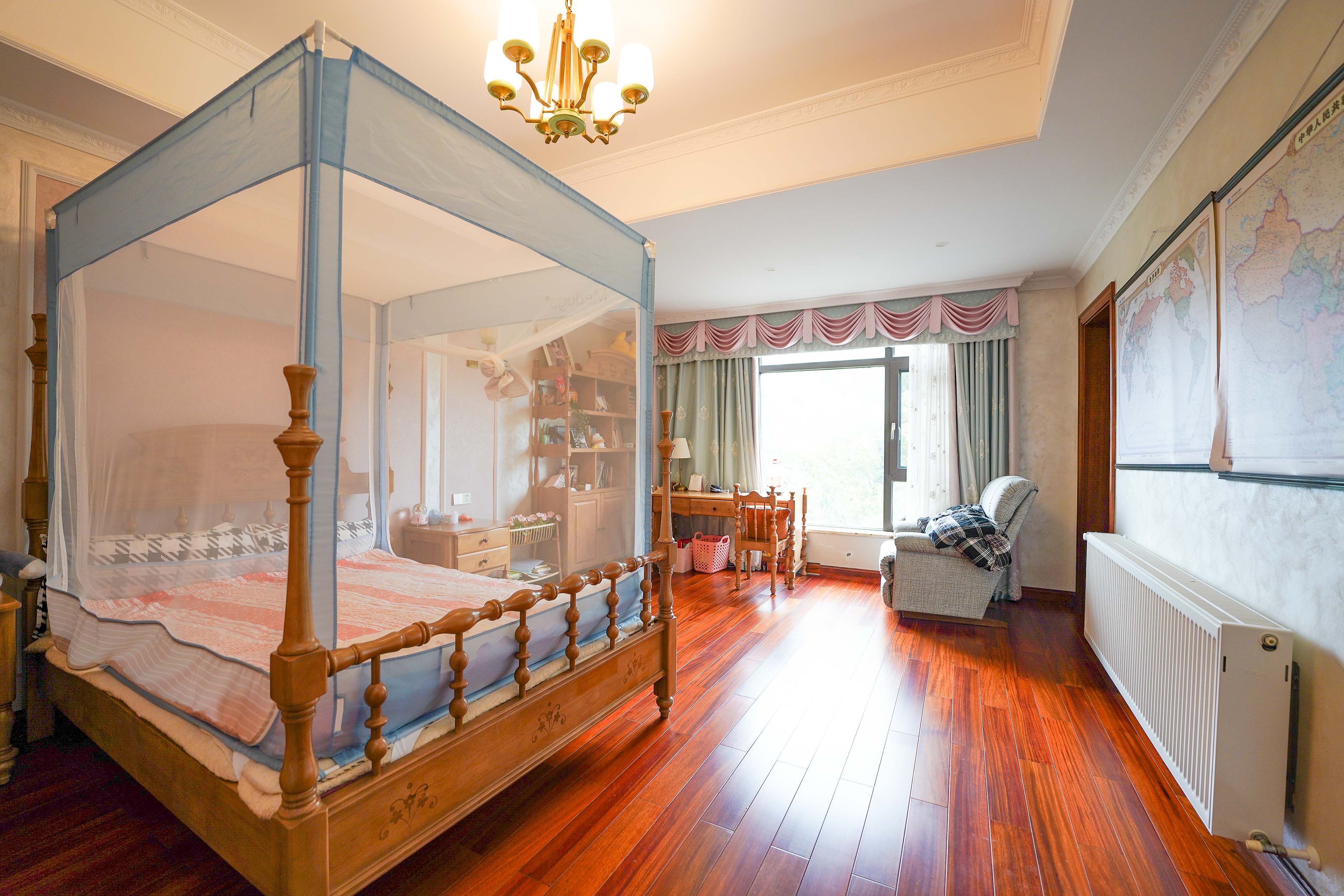 格兰小镇  5室2厅4卫    408.0万 格兰小镇  5室2厅4卫    408.0万卧室