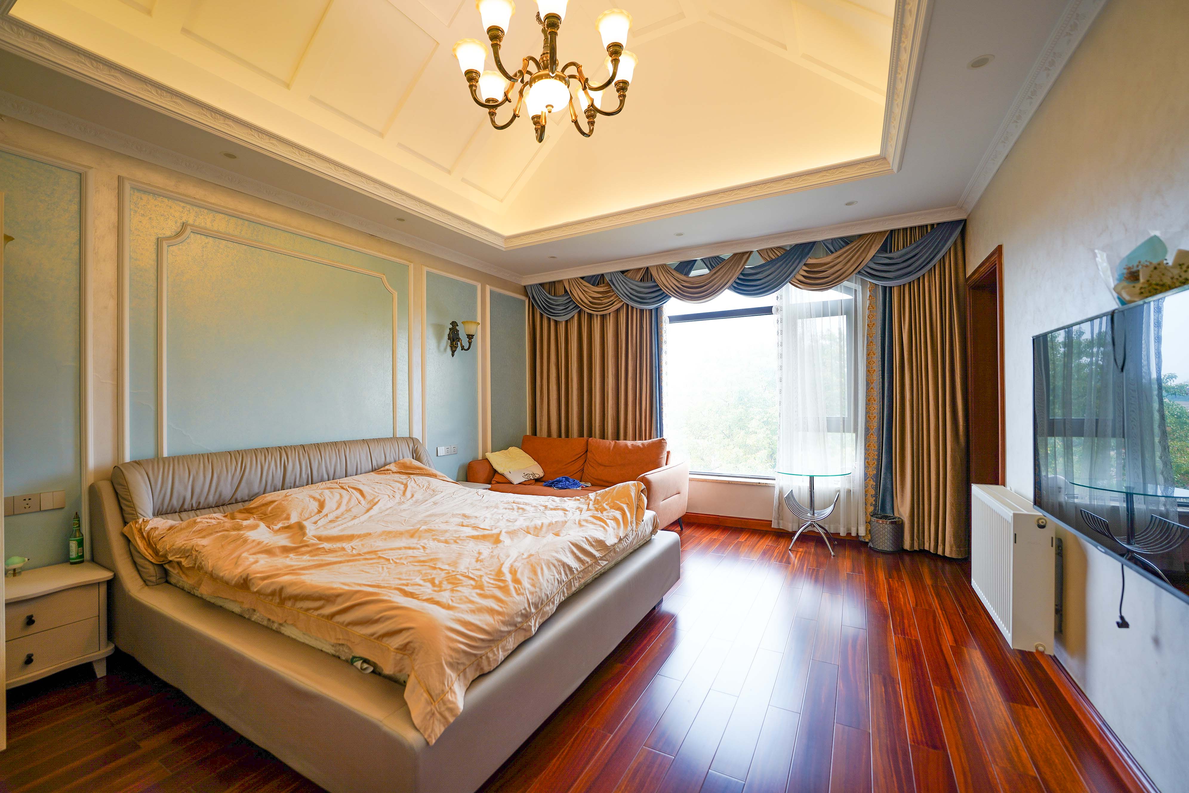 格兰小镇  5室2厅4卫    408.0万 格兰小镇  5室2厅4卫    408.0万卧室