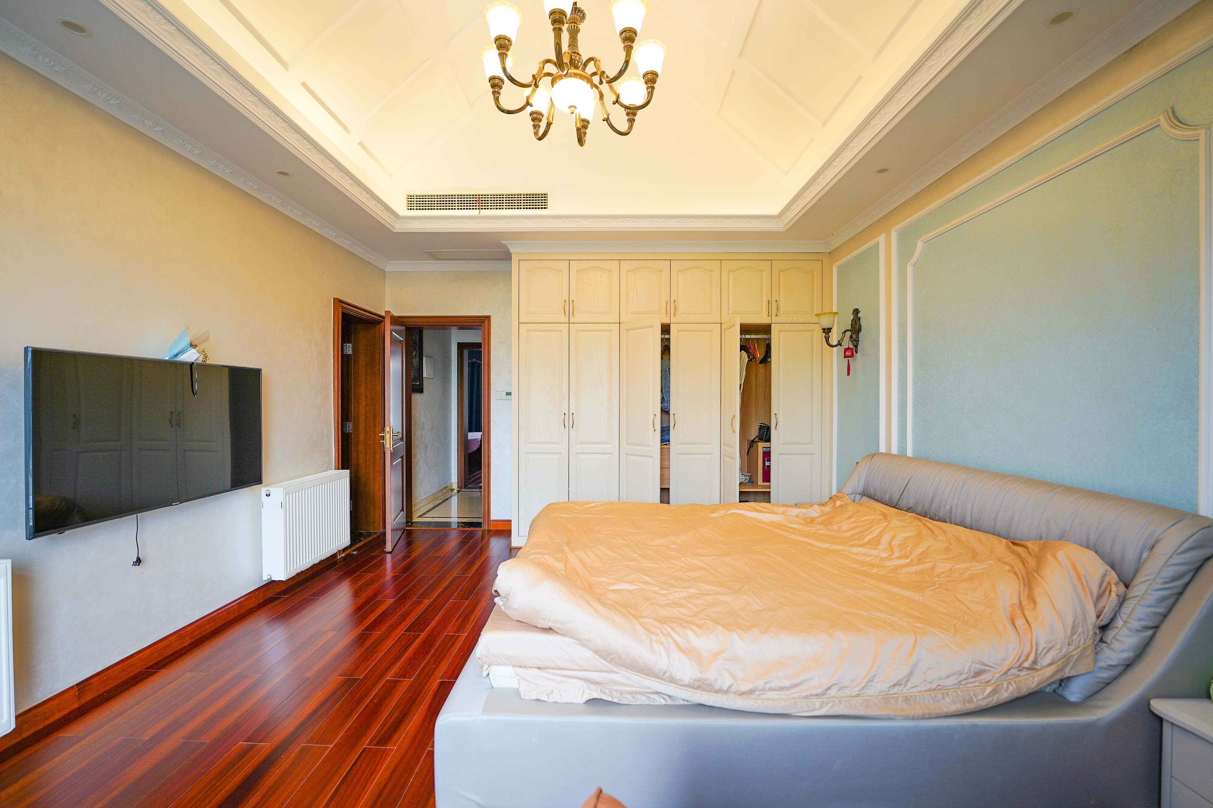 格兰小镇  5室2厅4卫    408.0万 格兰小镇  5室2厅4卫    408.0万卧室