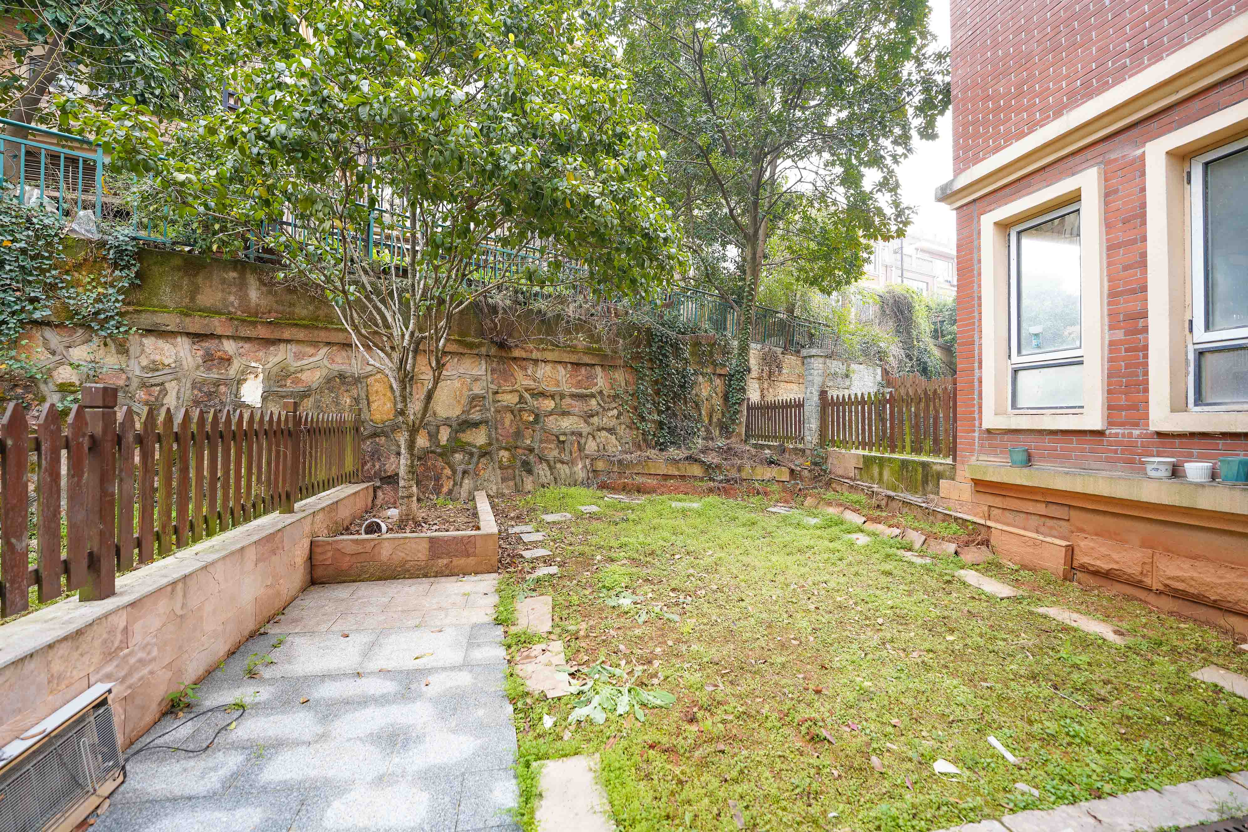 格兰小镇  5室2厅4卫    408.0万 格兰小镇  5室2厅4卫    408.0万阳台