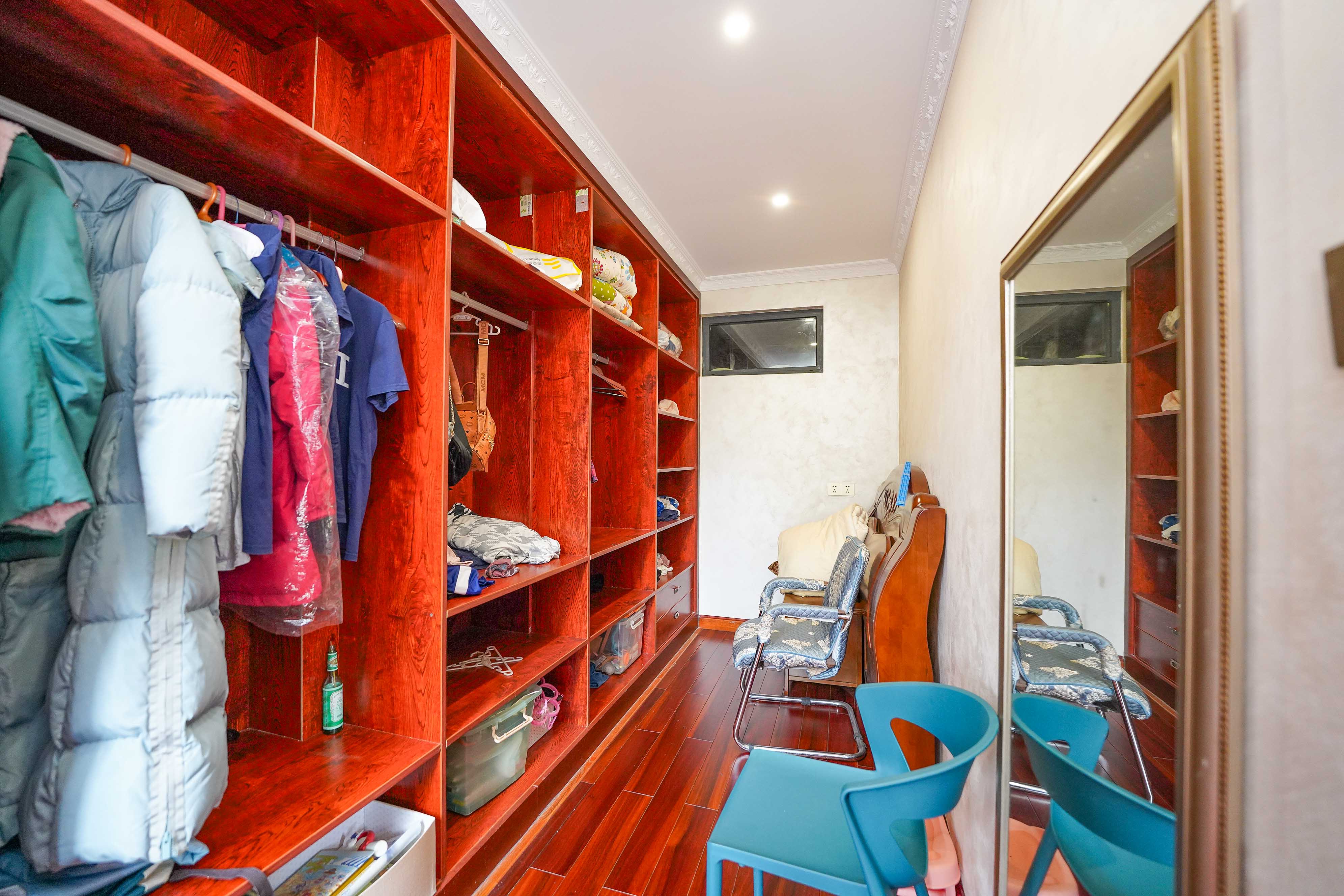 格兰小镇  5室2厅4卫    408.0万 格兰小镇  5室2厅4卫    408.0万其他