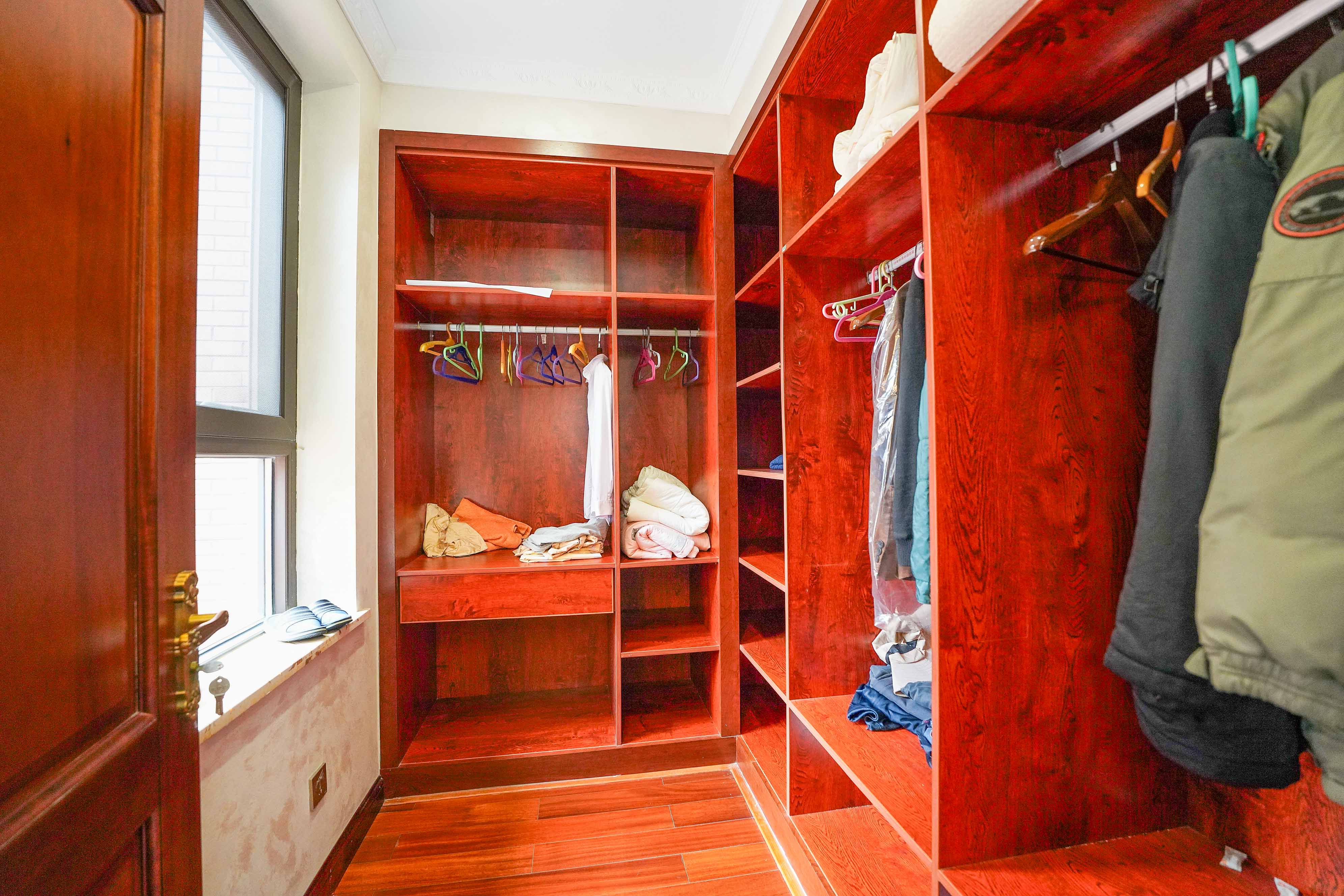 格兰小镇  5室2厅4卫    408.0万 格兰小镇  5室2厅4卫    408.0万其他