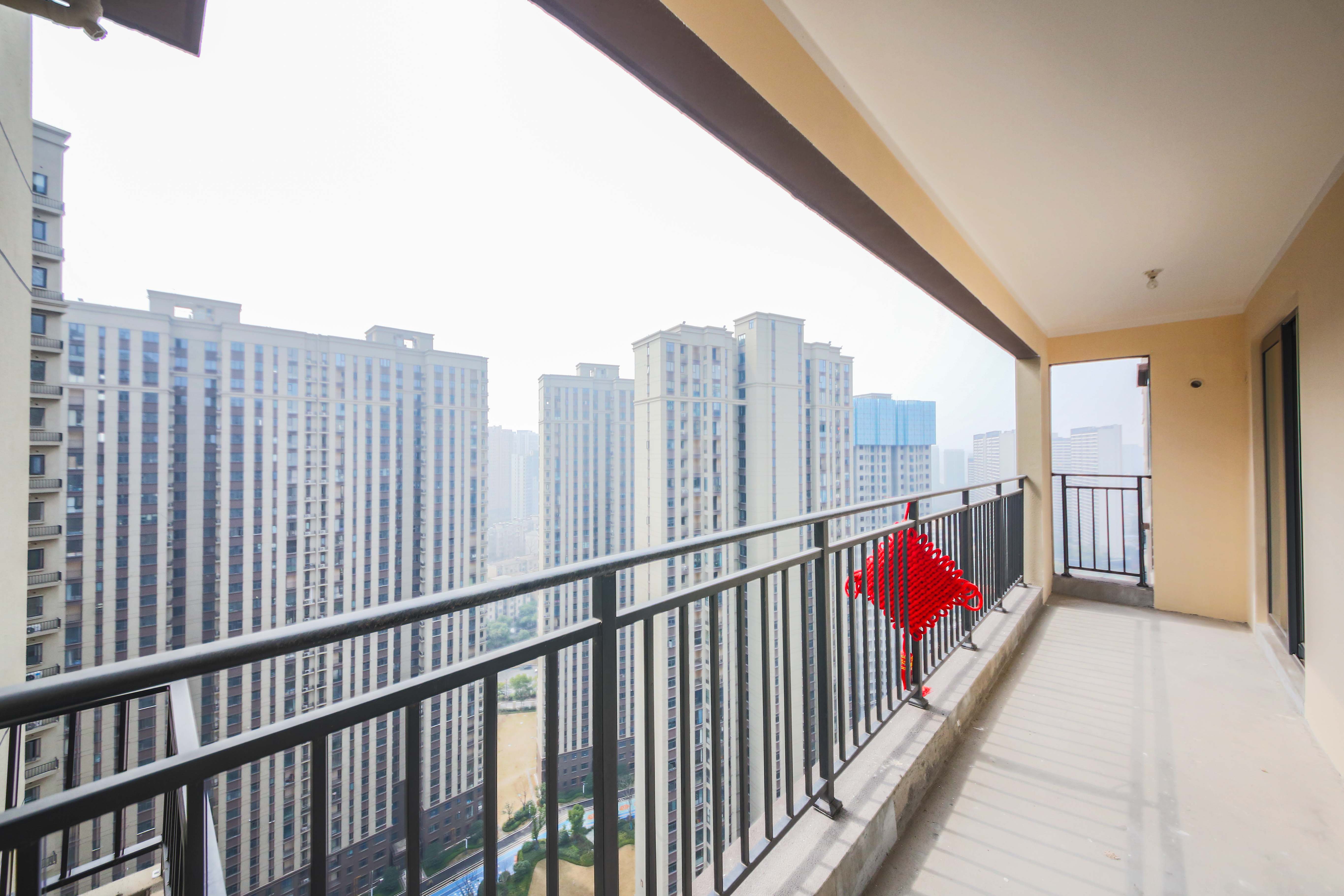 中建钰和城  4室2厅2卫   188.00万阳台