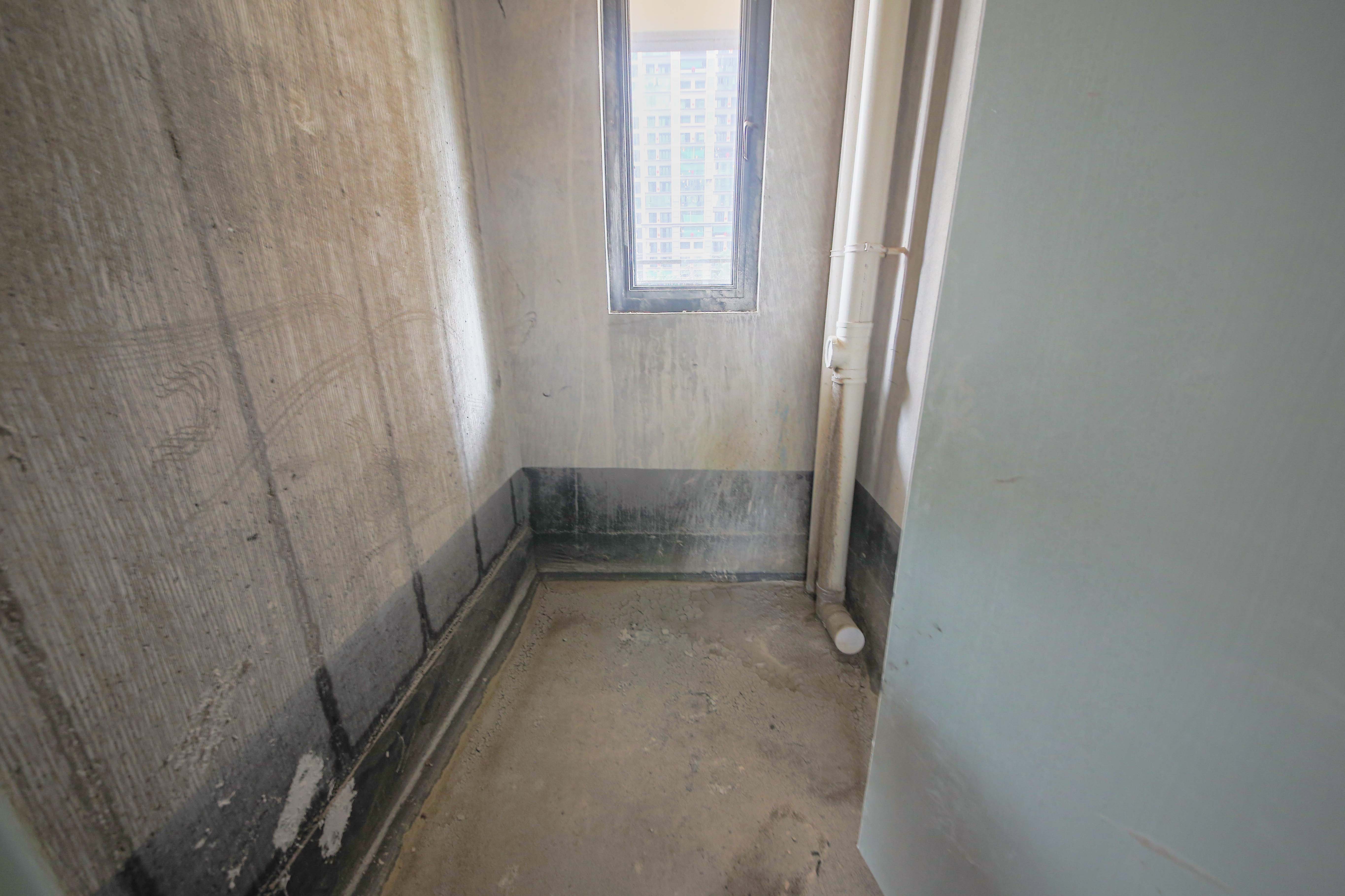 中建钰和城  4室2厅3卫   340.00万卫生间