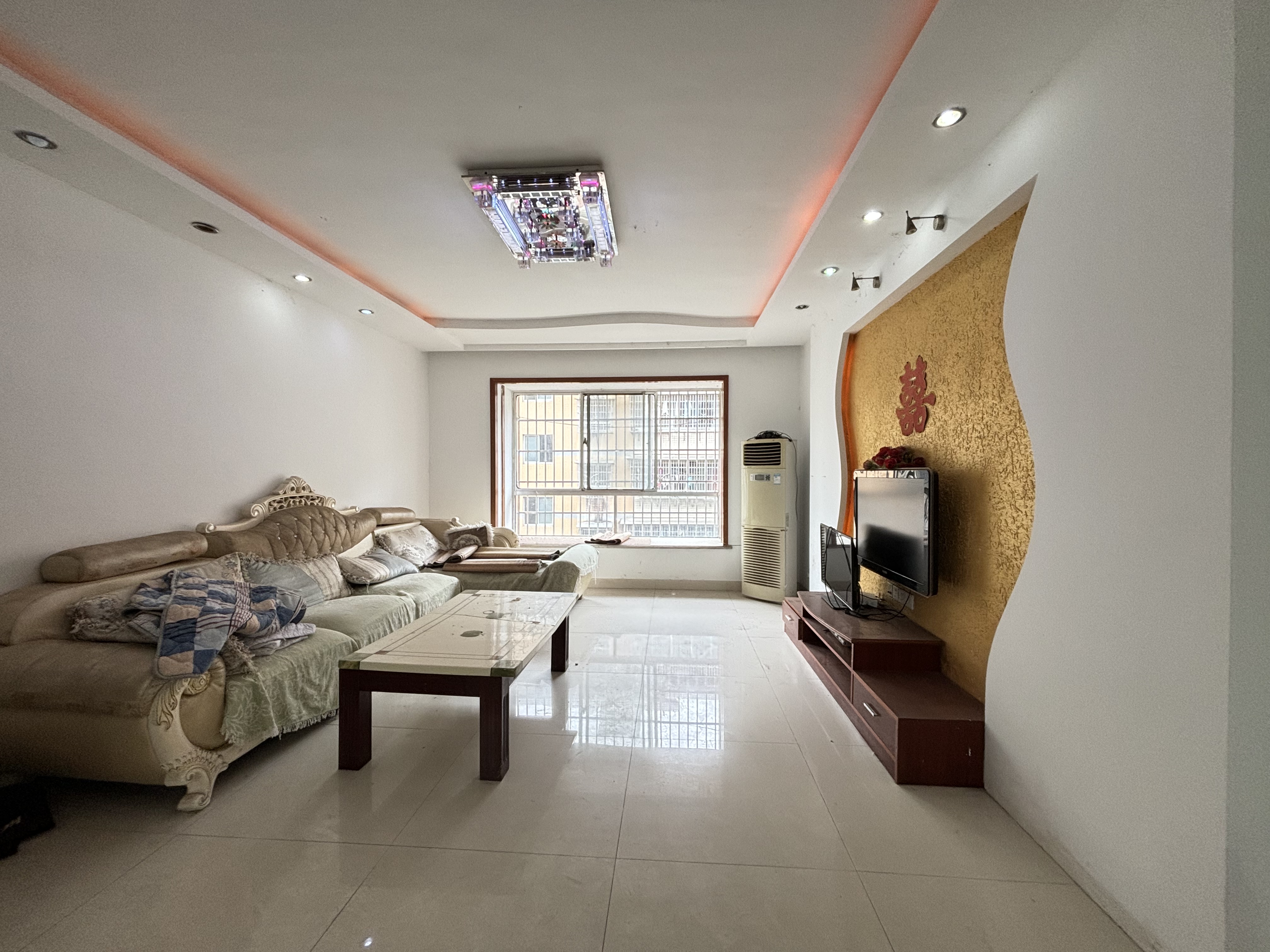 天泰小区  3室2厅2卫    45.0万 天泰小区  3室2厅2卫    45.0万室内图