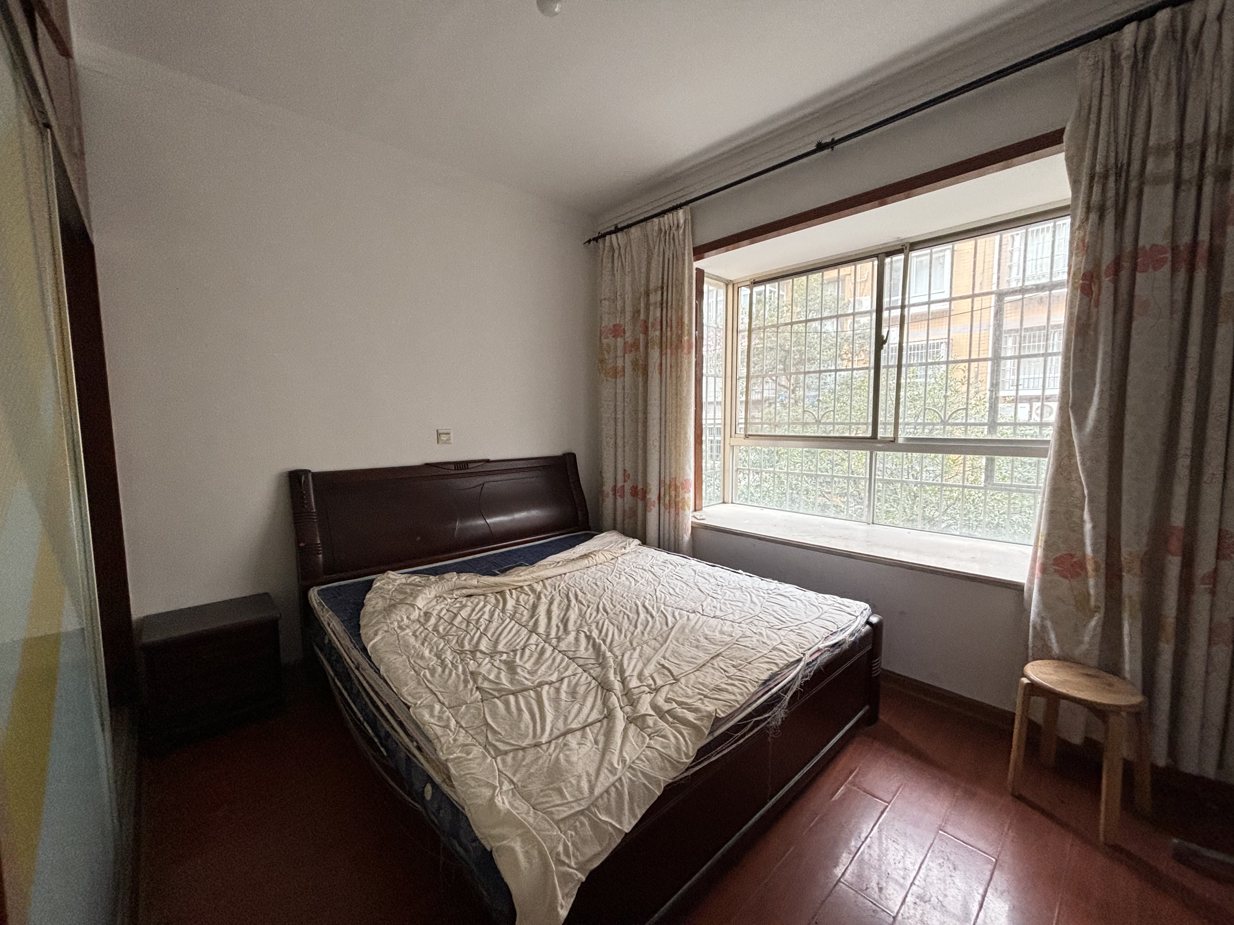 天泰小区  3室2厅2卫    45.0万 天泰小区  3室2厅2卫    45.0万室内图