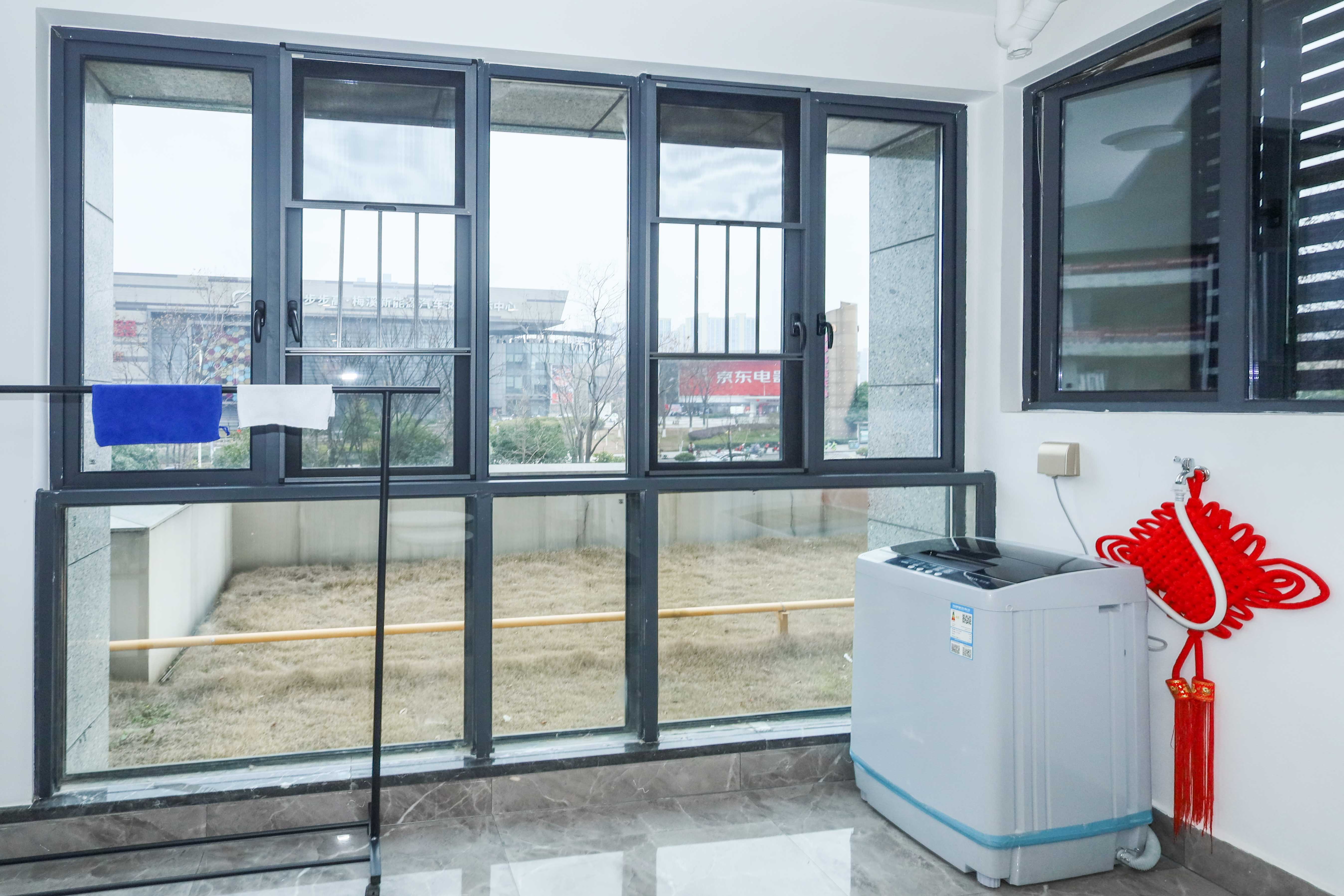 梅溪枫林 3室2厅2卫 109.8万 梅溪枫林 3室2厅2卫 109.8万阳台