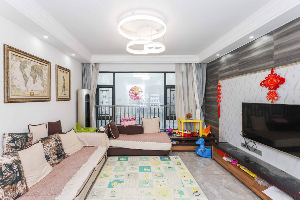 天元涉外景园B区  4室2厅2卫    98.0万