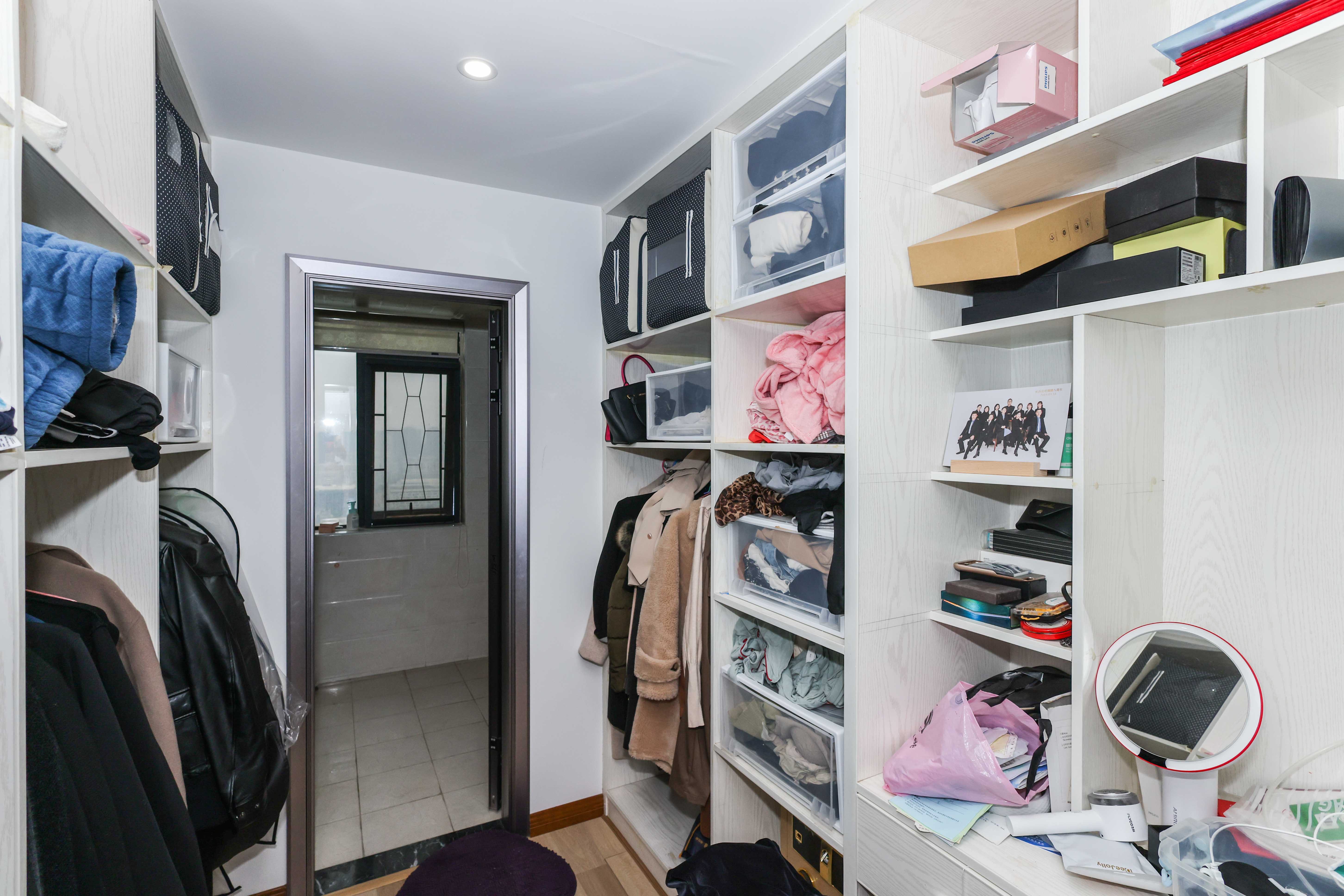 天元涉外景园B区 4室2厅2卫 98.0万 天元涉外景园B区 4室2厅2卫 98.0万卧室