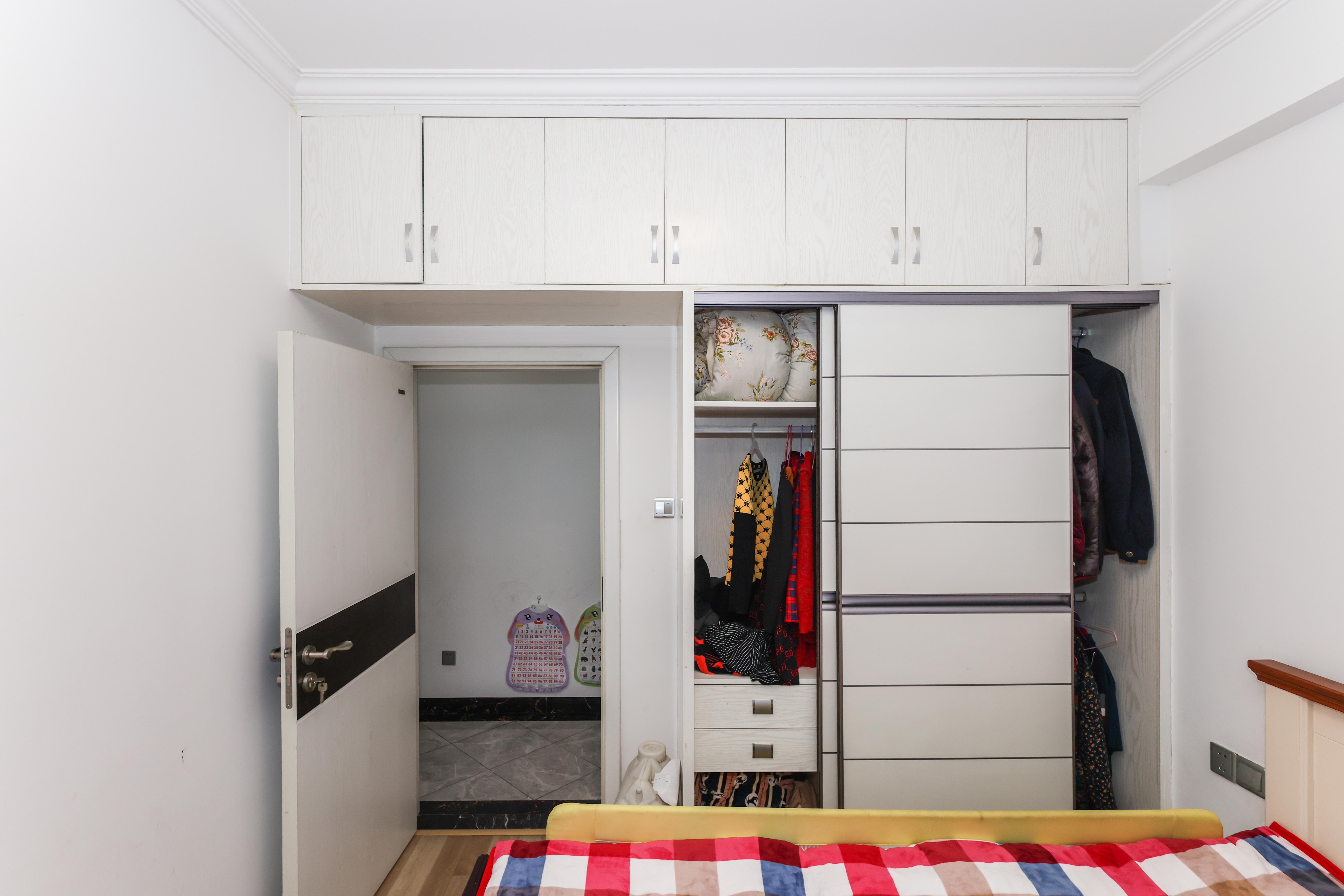 天元涉外景园B区 4室2厅2卫 98.0万 天元涉外景园B区 4室2厅2卫 98.0万卧室