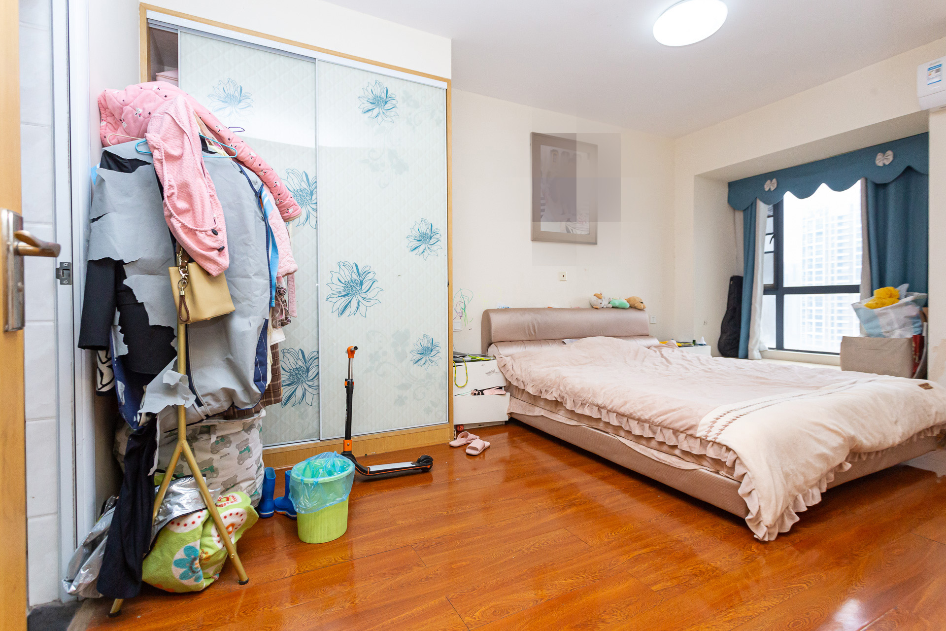 勤诚达新界  4室2厅2卫   95.00万卧室