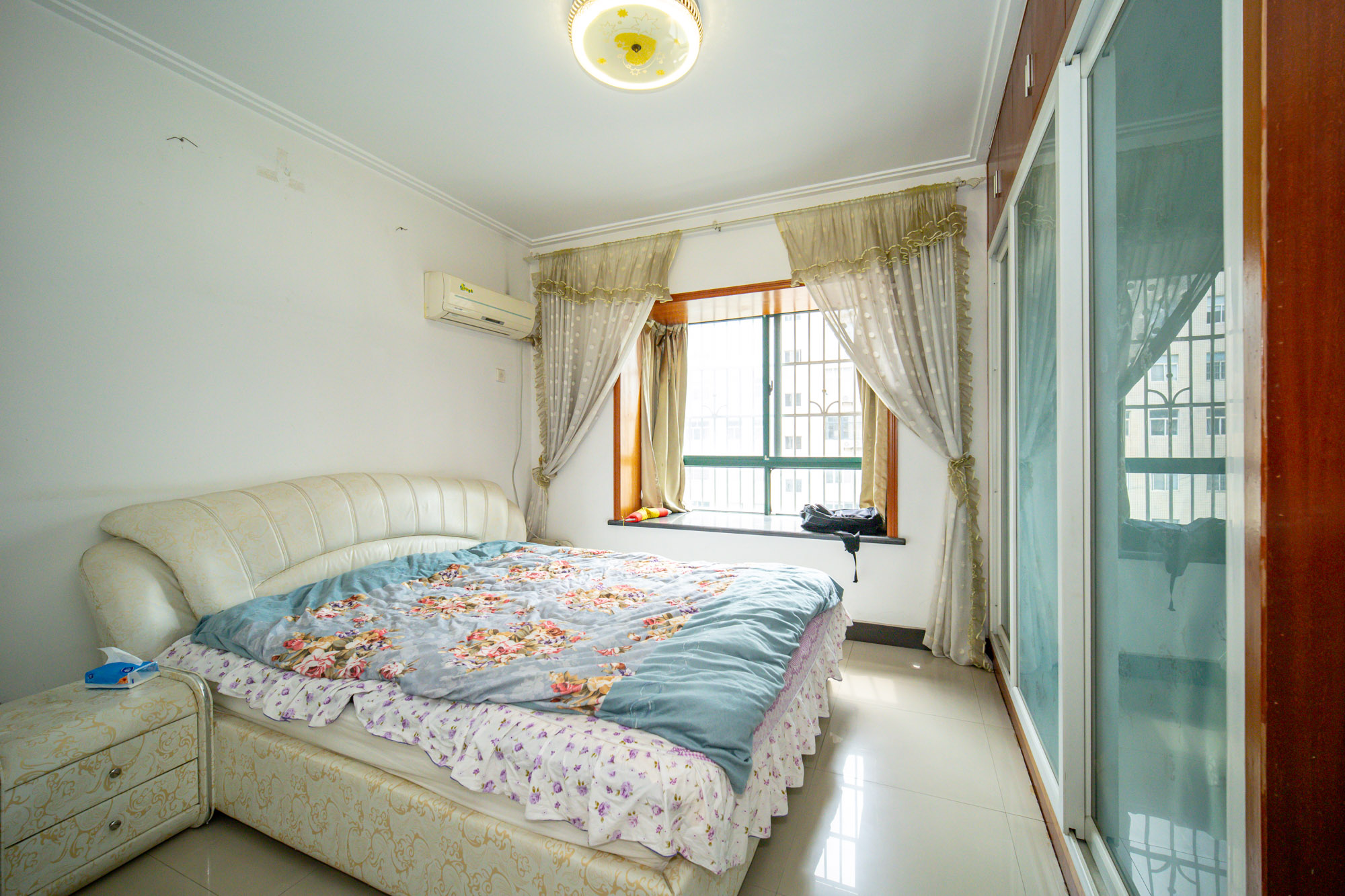 天和华城 3室2厅2卫 59.8万 天和华城 3室2厅2卫 59.8万卧室