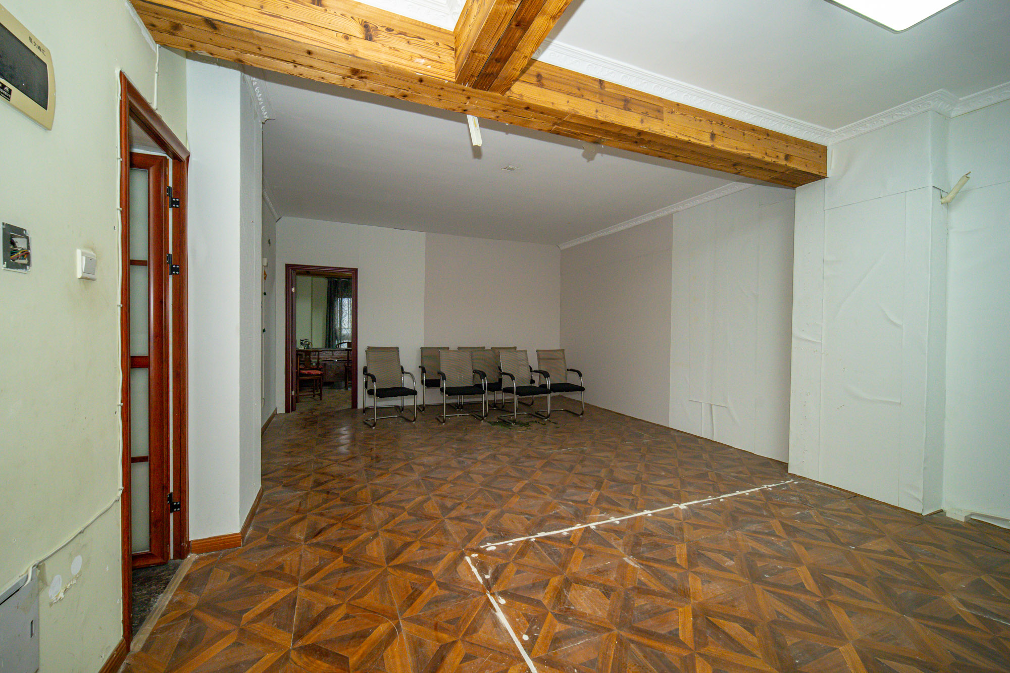 星大峰汇商务楼  1室1厅1卫    100.0万 星大峰汇商务楼  1室1厅1卫    100.0万客厅