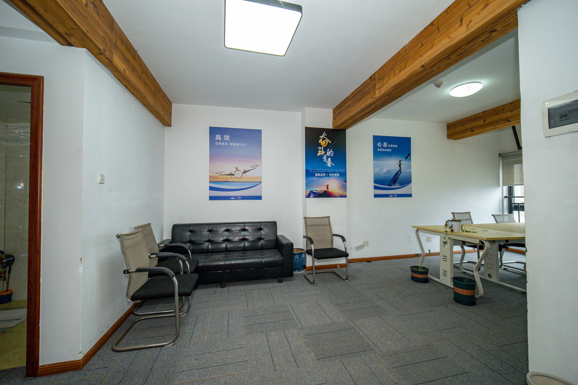 星大峰汇商务楼  1室1厅1卫    100.0万 星大峰汇商务楼  1室1厅1卫    100.0万其他