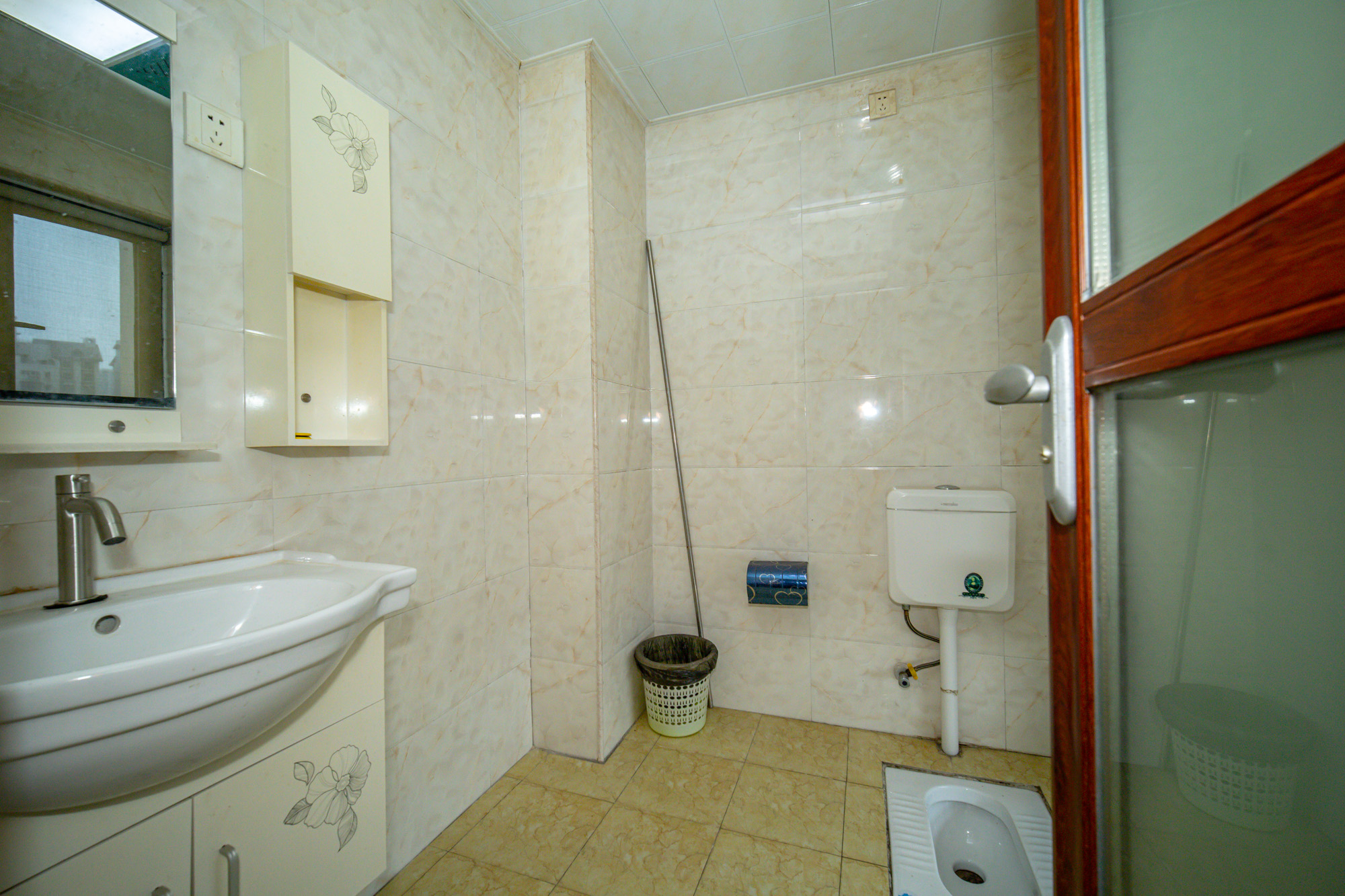 星大峰汇商务楼  1室1厅1卫    100.0万 星大峰汇商务楼  1室1厅1卫    100.0万卫生间