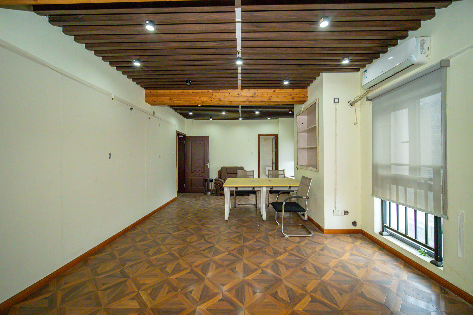 星大峰汇商务楼  1室1厅1卫    100.0万 星大峰汇商务楼  1室1厅1卫    100.0万卧室