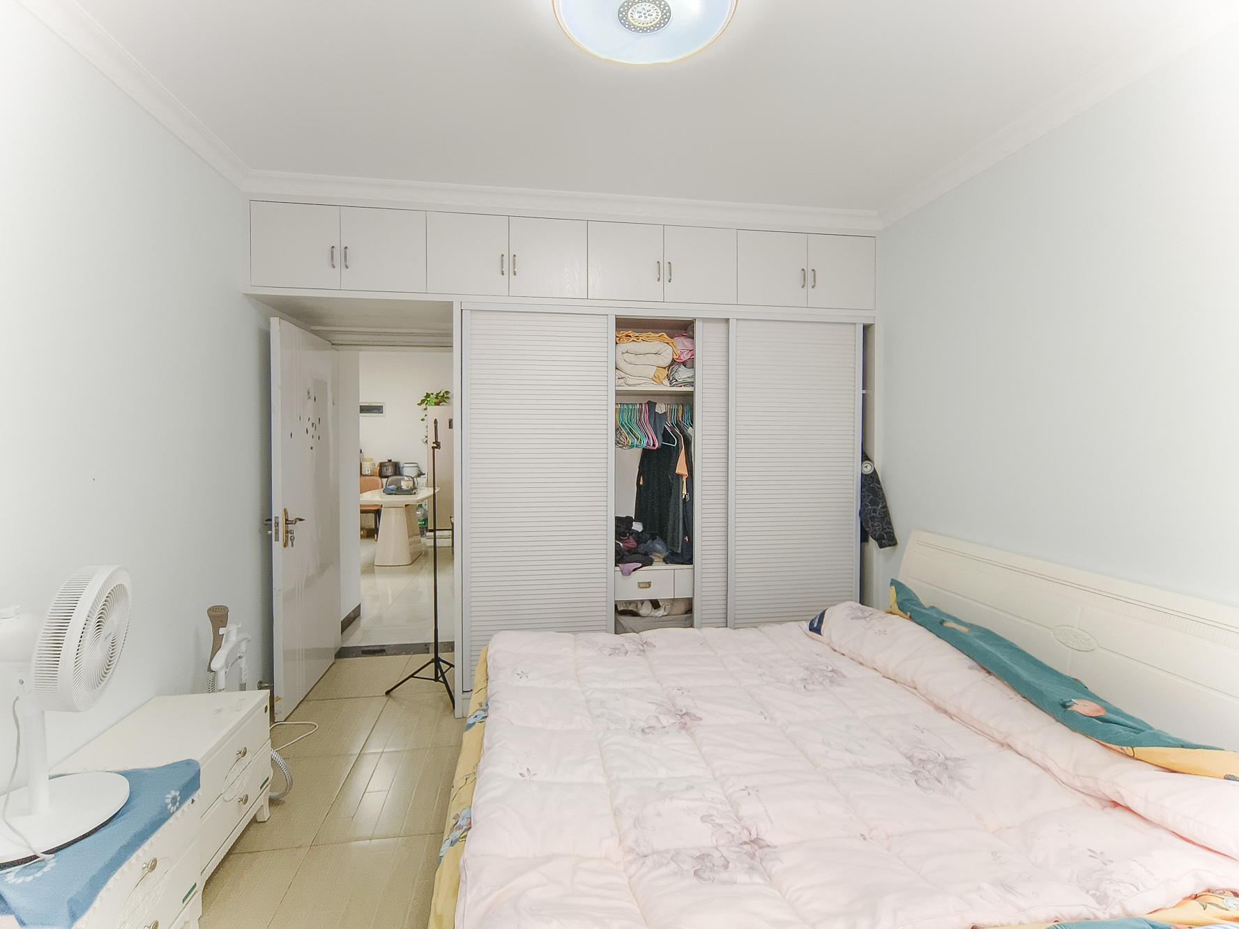 三一街区  3室2厅1卫   73.80万卧室