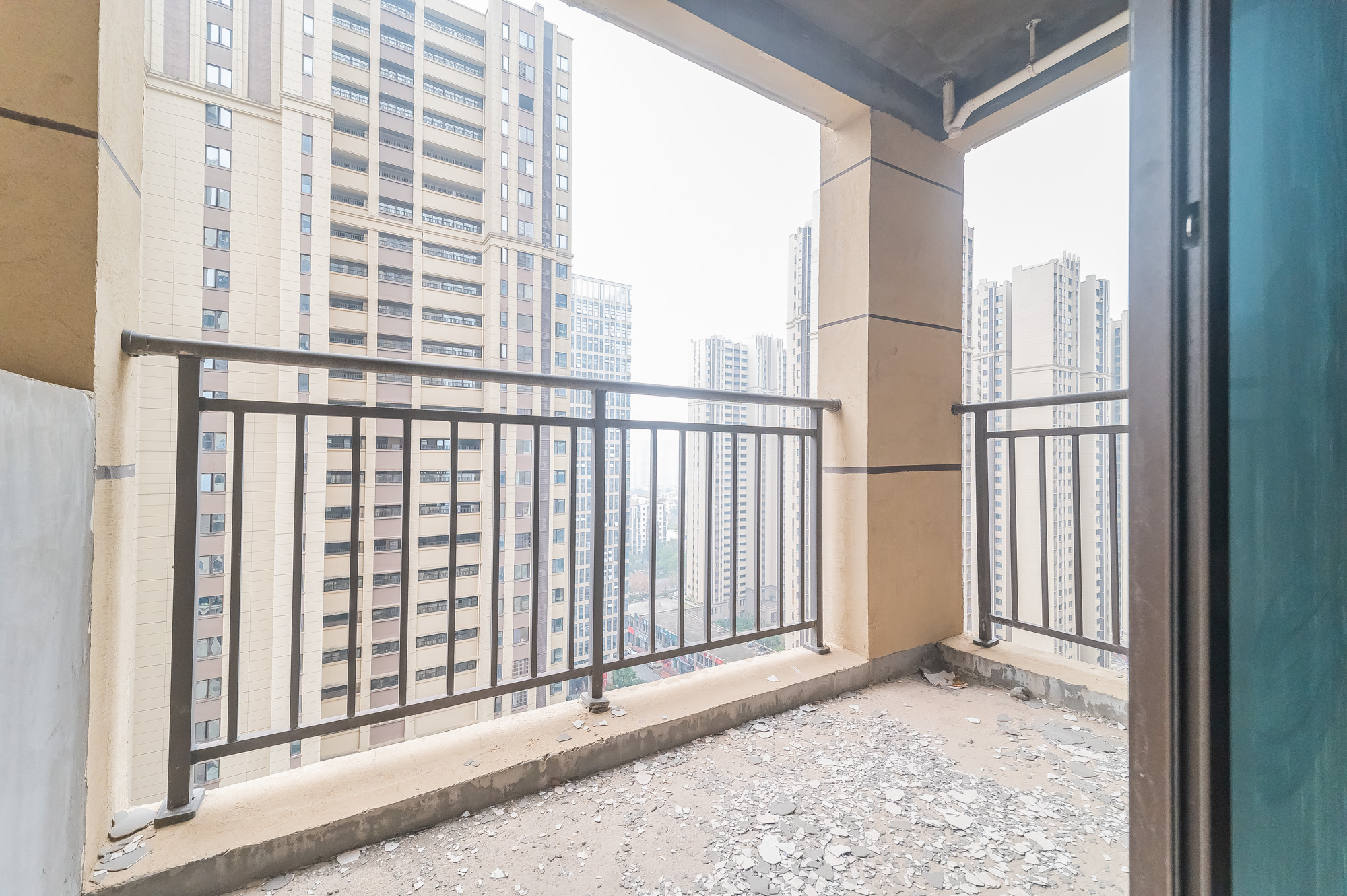 华润置地广场二期  3室2厅2卫   78.50万其他