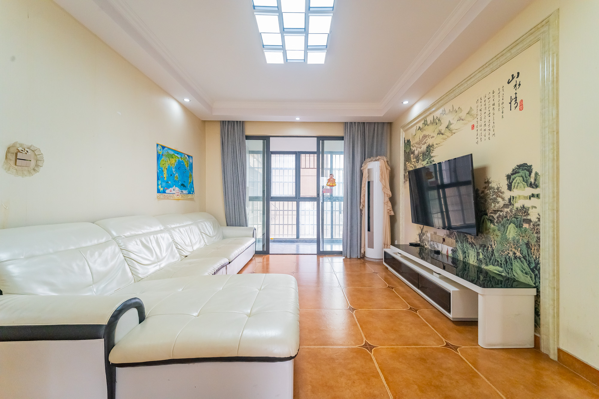 印山蓝色海岸  3室2厅1卫    76.0万 印山蓝色海岸  3室2厅1卫    76.0万客厅