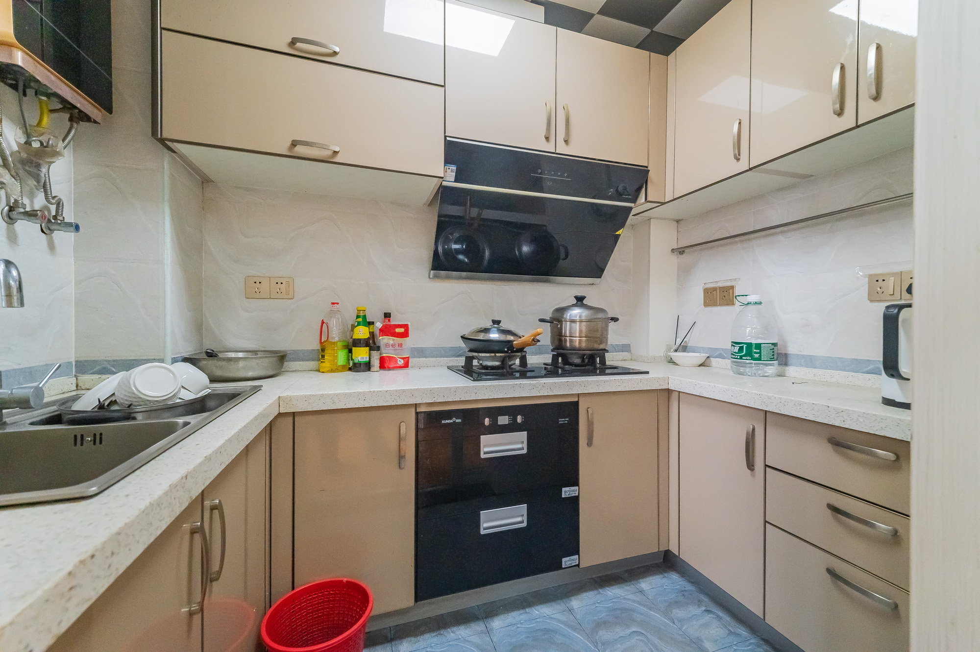 印山蓝色海岸  3室2厅1卫    76.0万 印山蓝色海岸  3室2厅1卫    76.0万厨房