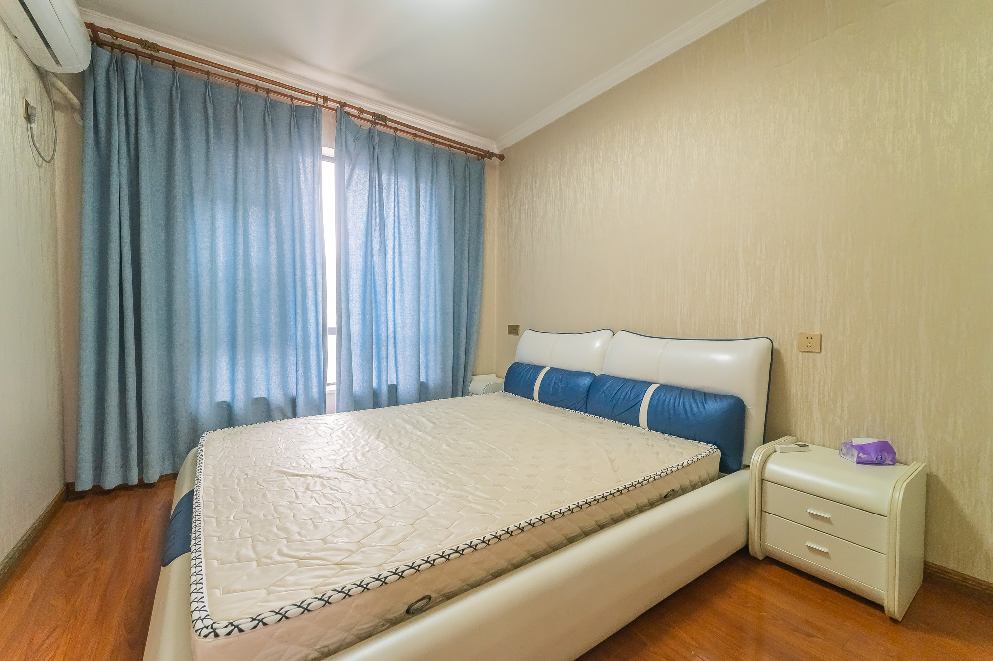 印山蓝色海岸  3室2厅1卫    76.0万 印山蓝色海岸  3室2厅1卫    76.0万卧室