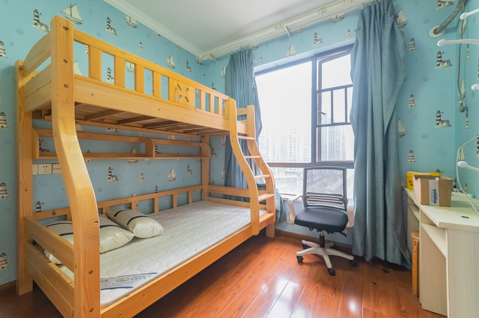 印山蓝色海岸  3室2厅1卫    76.0万 印山蓝色海岸  3室2厅1卫    76.0万卧室