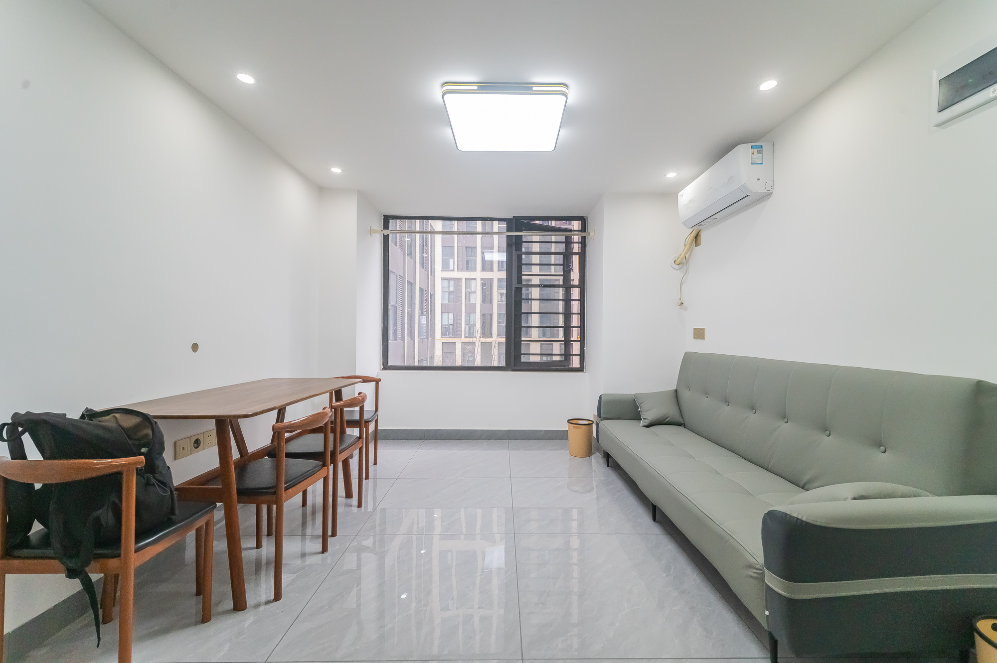 新城悦隽公园 2室1厅1卫 27.0万 新城悦隽公园 2室1厅1卫 27.0万客厅