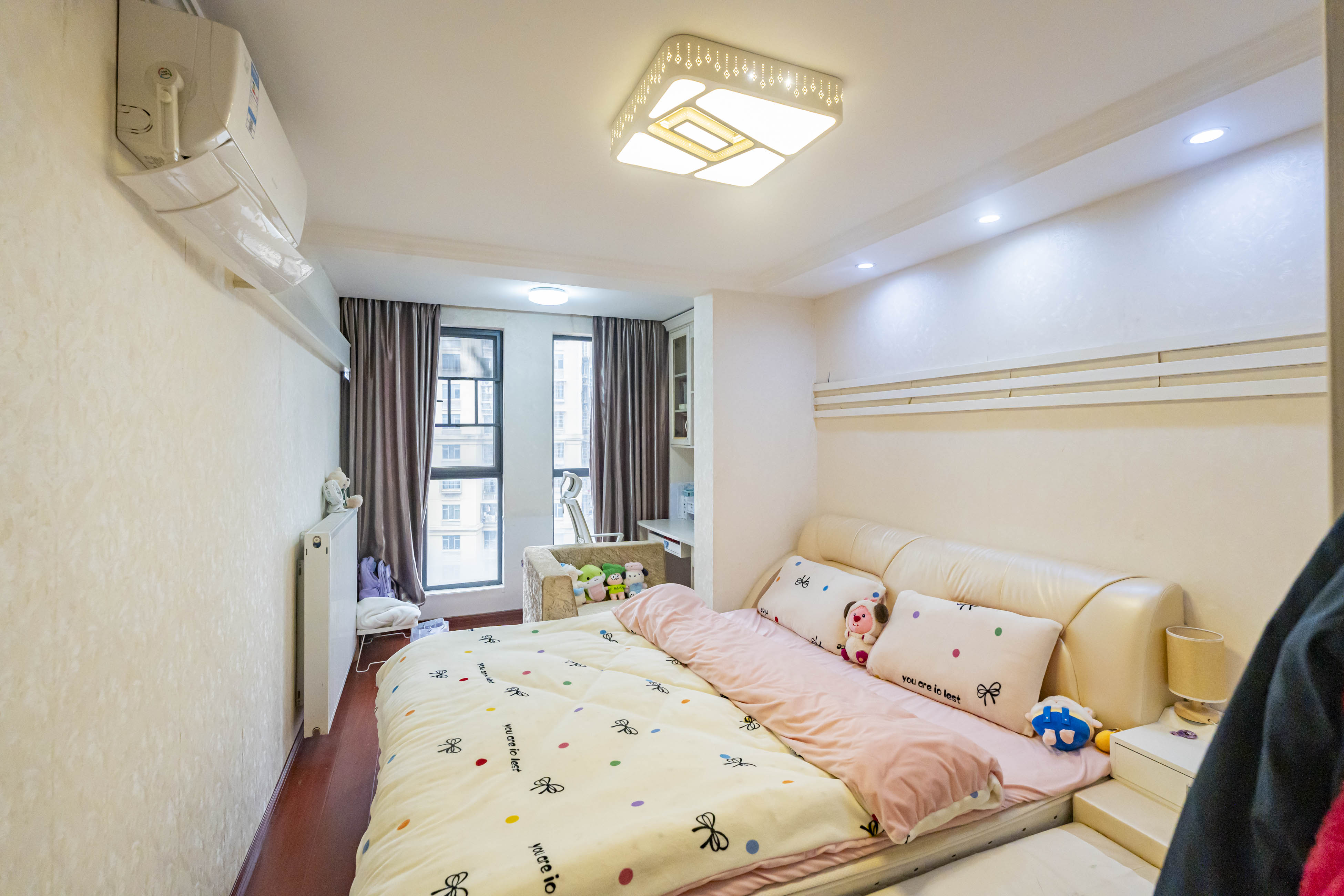 悦湖山 4室2厅2卫 148.0万 悦湖山 4室2厅2卫 148.0万卧室