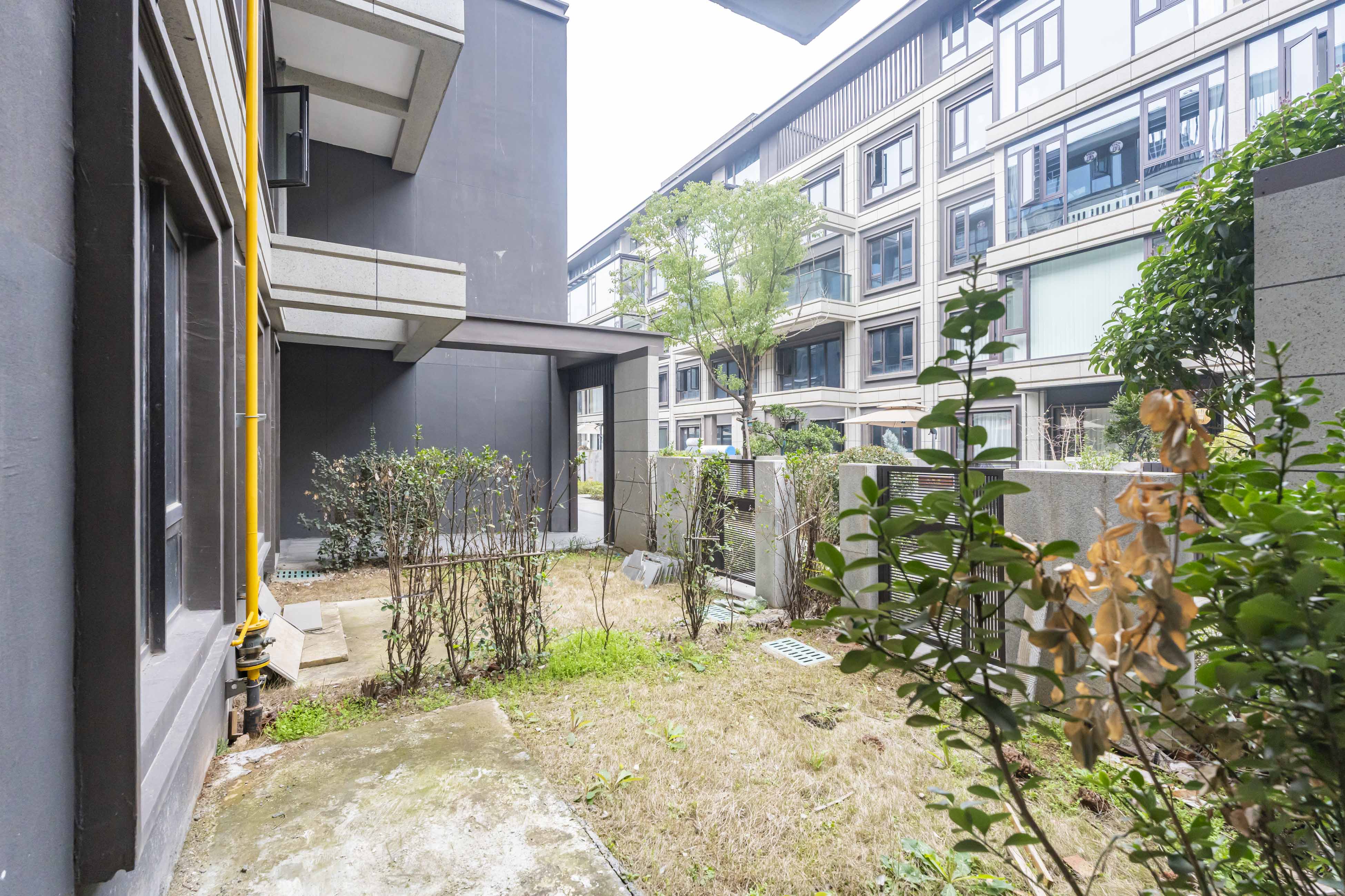 东原麓印长江C区  4室2厅3卫   360.00万其他