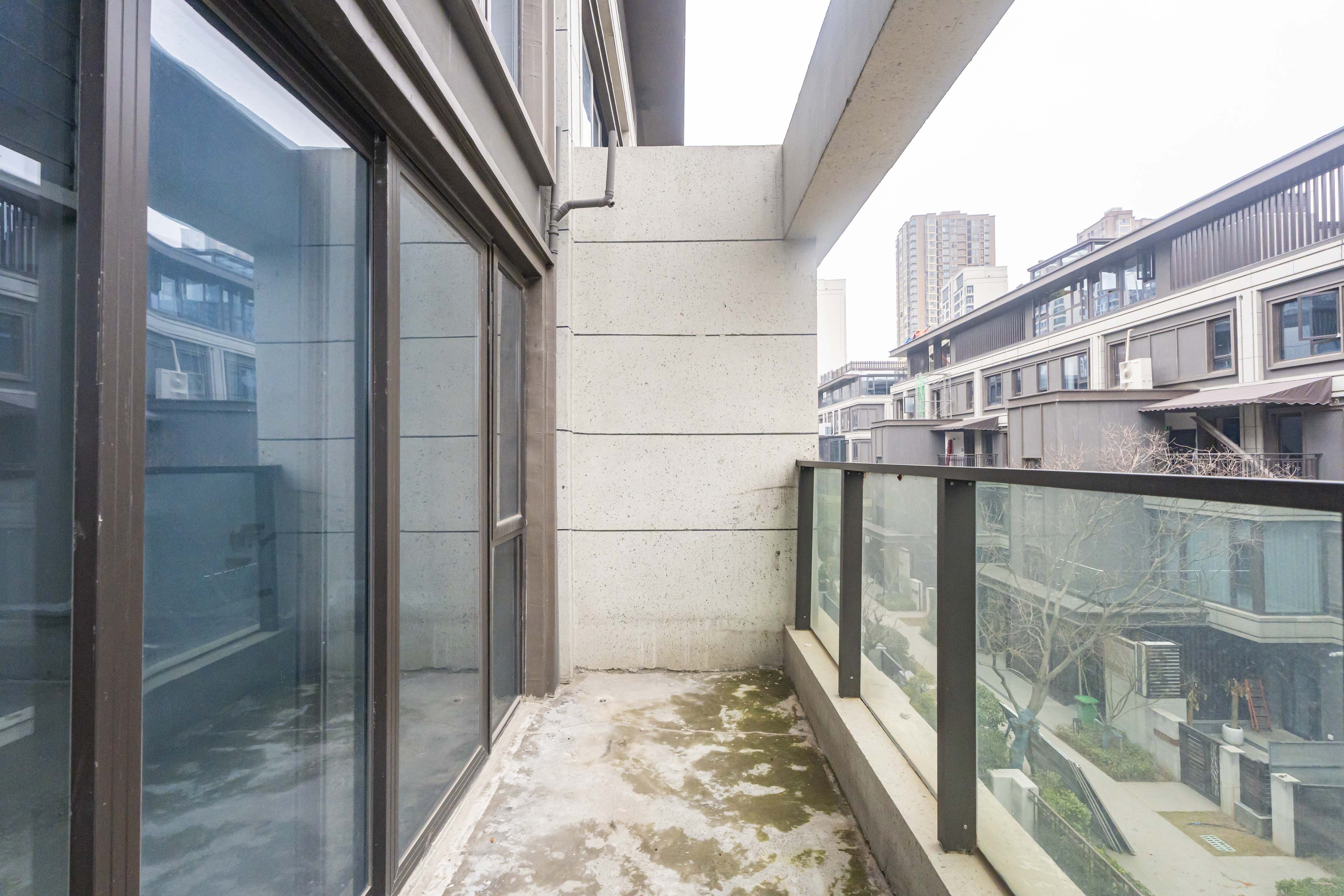 东原麓印长江C区  4室2厅3卫   360.00万阳台