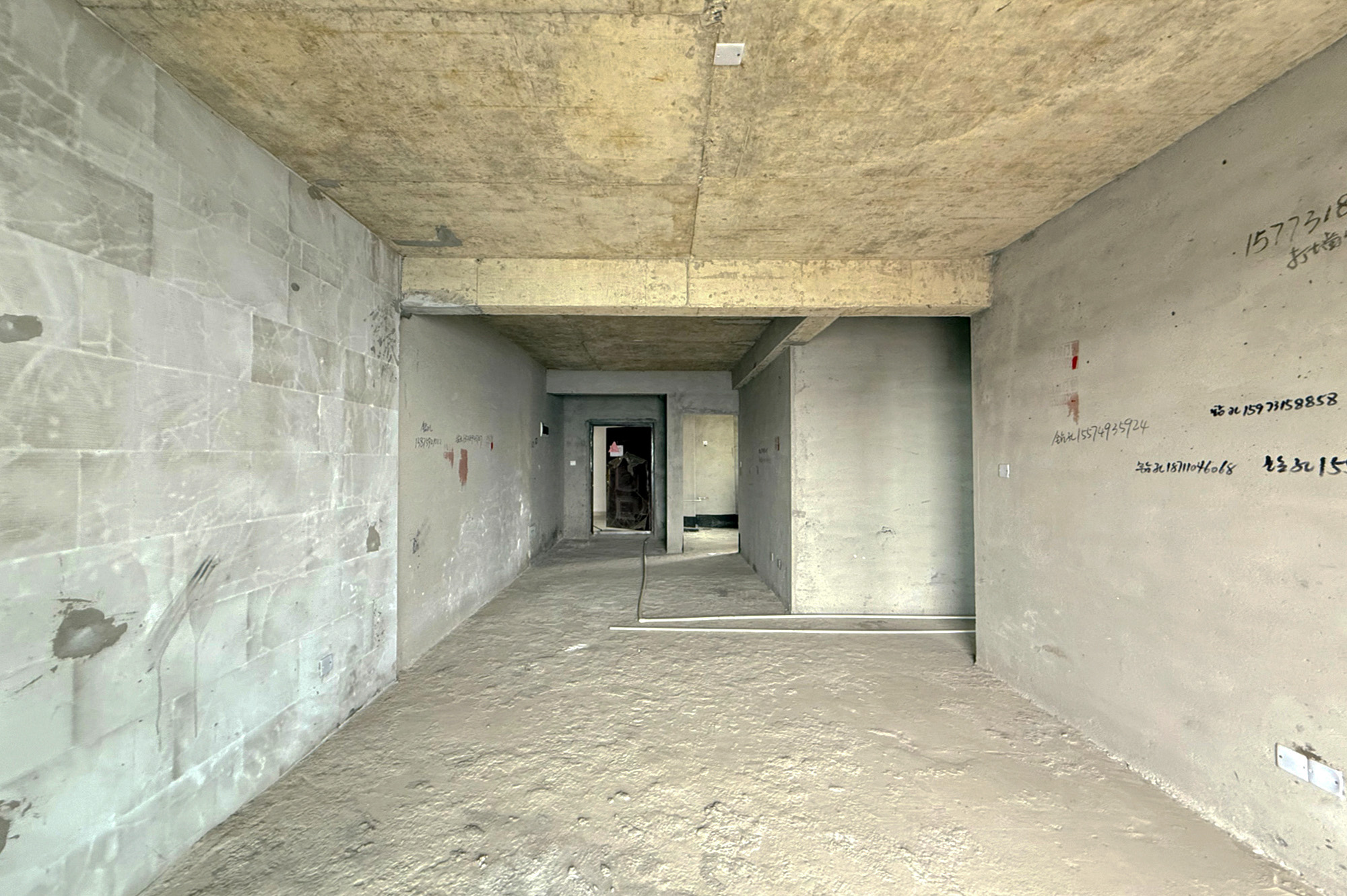 长郡旁牛津街(瑞凯滨江雅苑)  3室2厅2卫    52.0万 长郡旁牛津街(瑞凯滨江雅苑)  3室2厅2卫    52.0万客厅