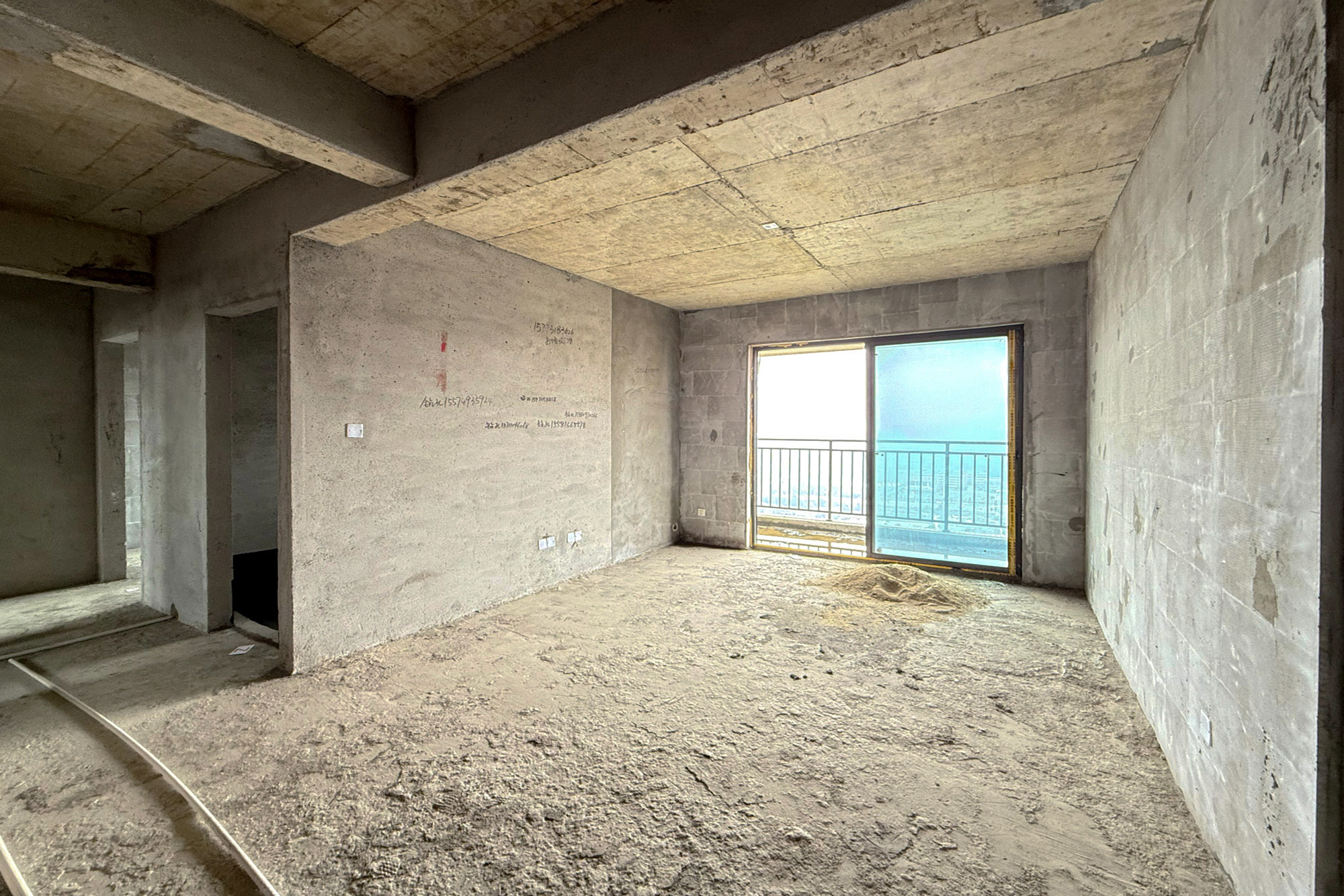 长郡旁牛津街(瑞凯滨江雅苑)  3室2厅2卫    52.0万 长郡旁牛津街(瑞凯滨江雅苑)  3室2厅2卫    52.0万客厅